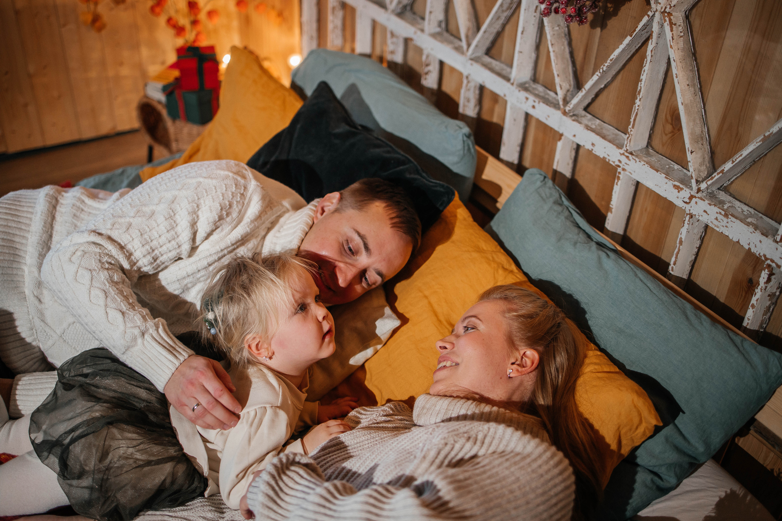 Ирина с семьей. Фотодом BlackHouse. Фотограф в Красногорске Инна Романова, индивидуальные съемки, лавстори