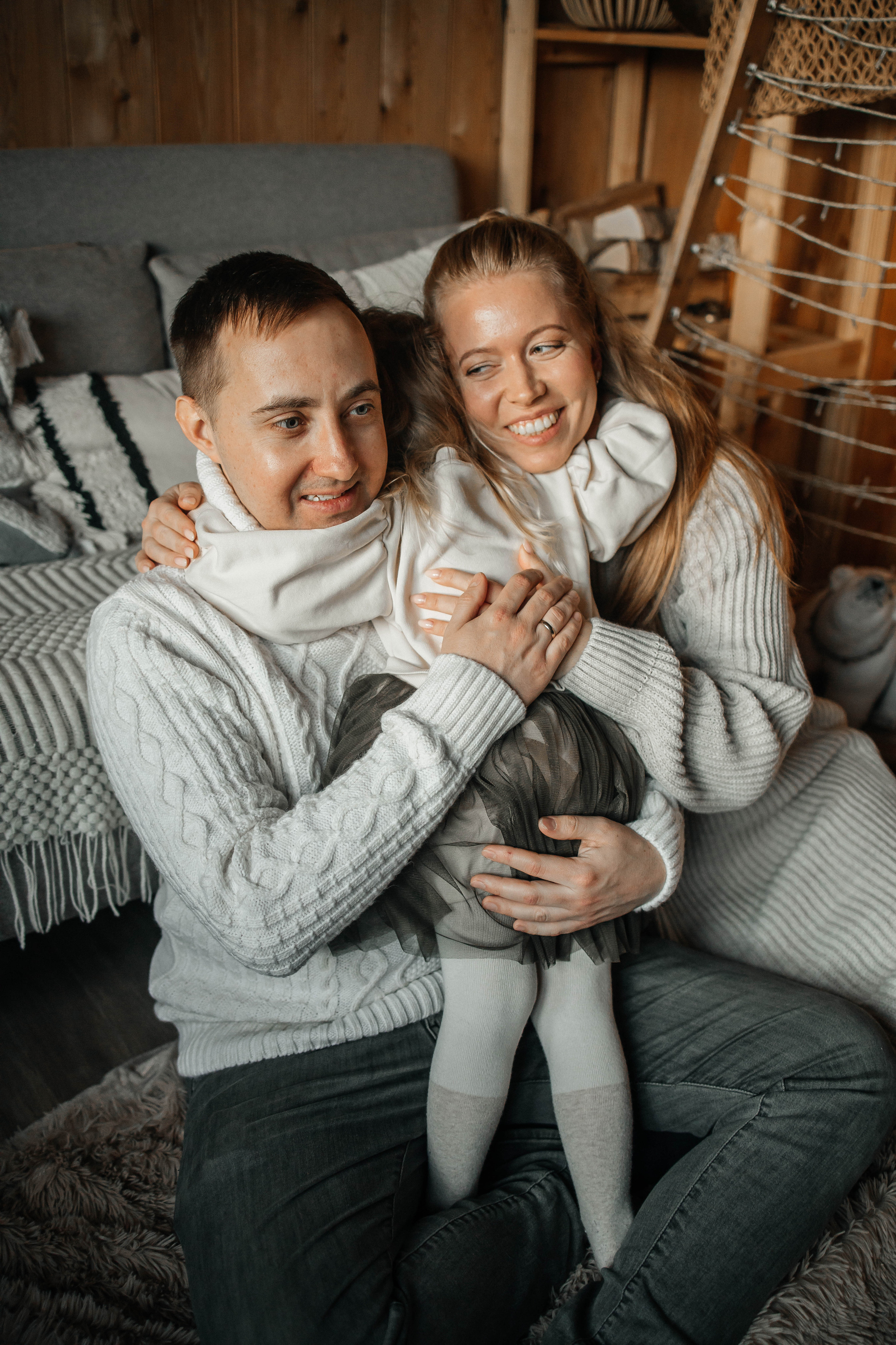 Ирина с семьей. Фотодом BlackHouse. Фотограф в Красногорске Инна Романова, индивидуальные съемки, лавстори