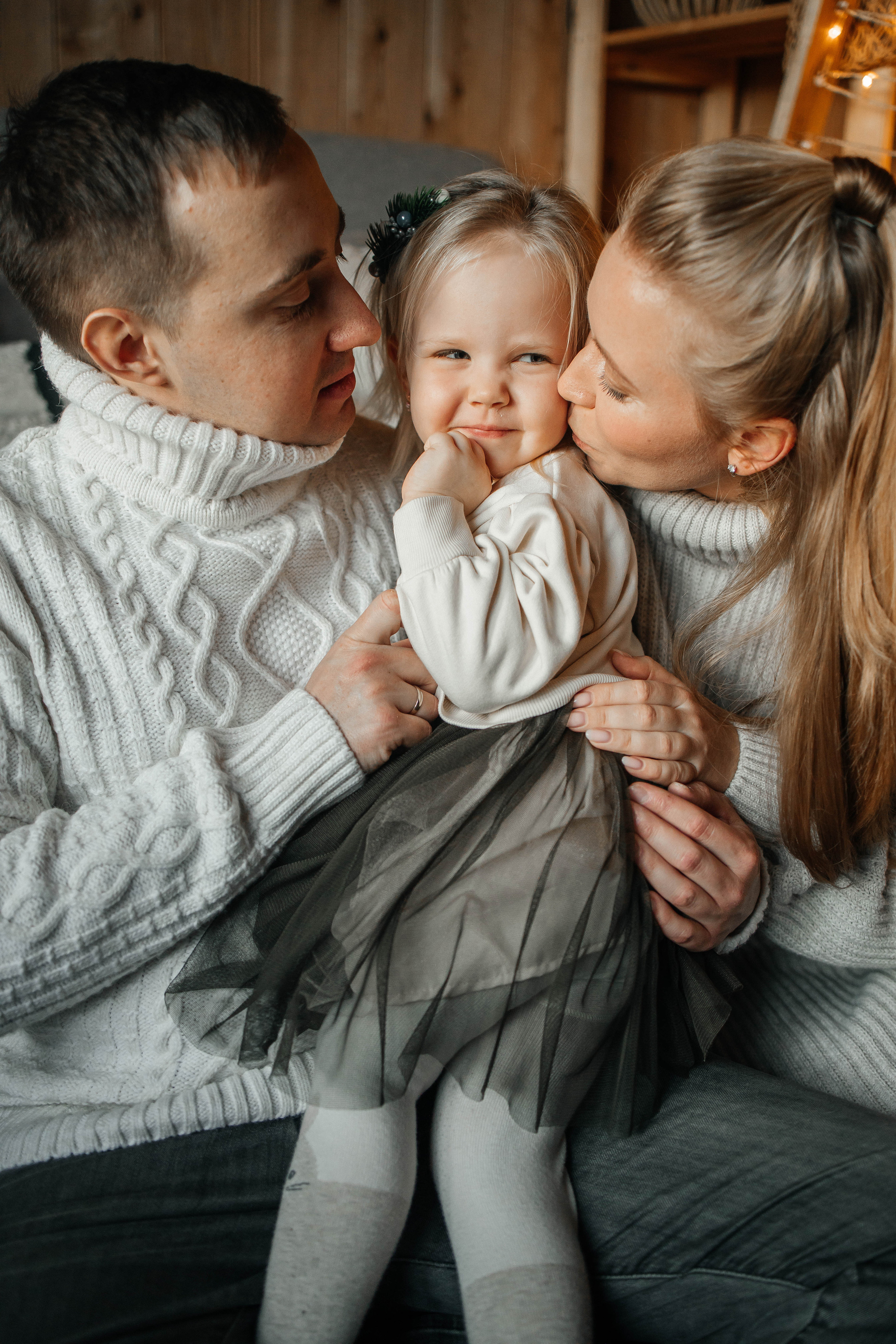 Ирина с семьей. Фотодом BlackHouse. Фотограф в Красногорске Инна Романова, индивидуальные съемки, лавстори