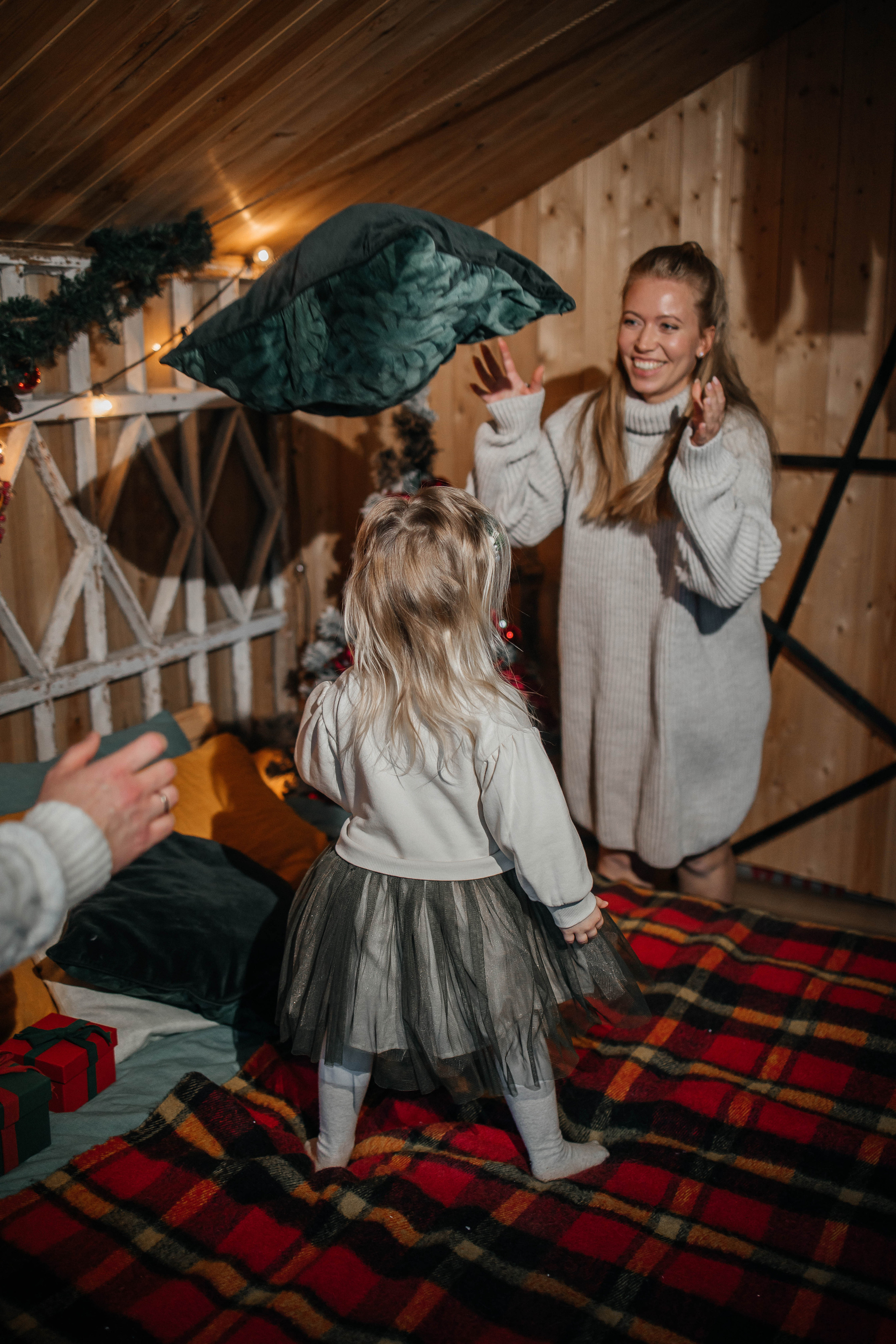 Ирина с семьей. Фотодом BlackHouse. Фотограф в Красногорске Инна Романова, индивидуальные съемки, лавстори