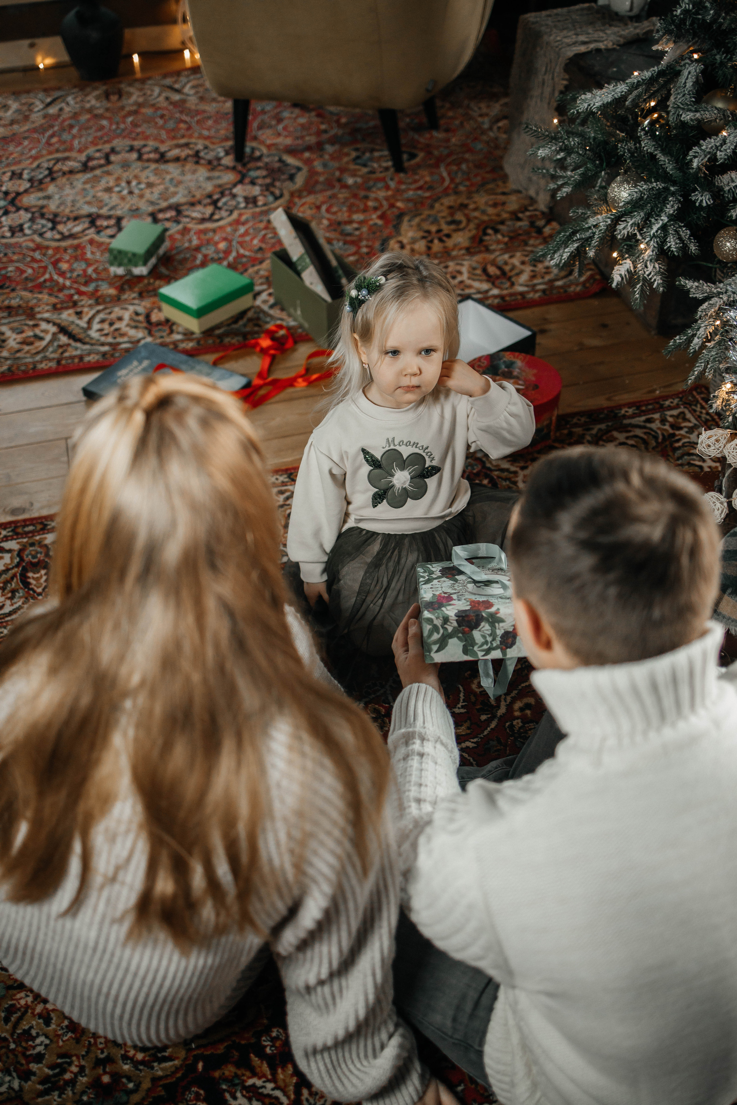 Ирина с семьей. Фотодом BlackHouse. Фотограф в Красногорске Инна Романова, индивидуальные съемки, лавстори