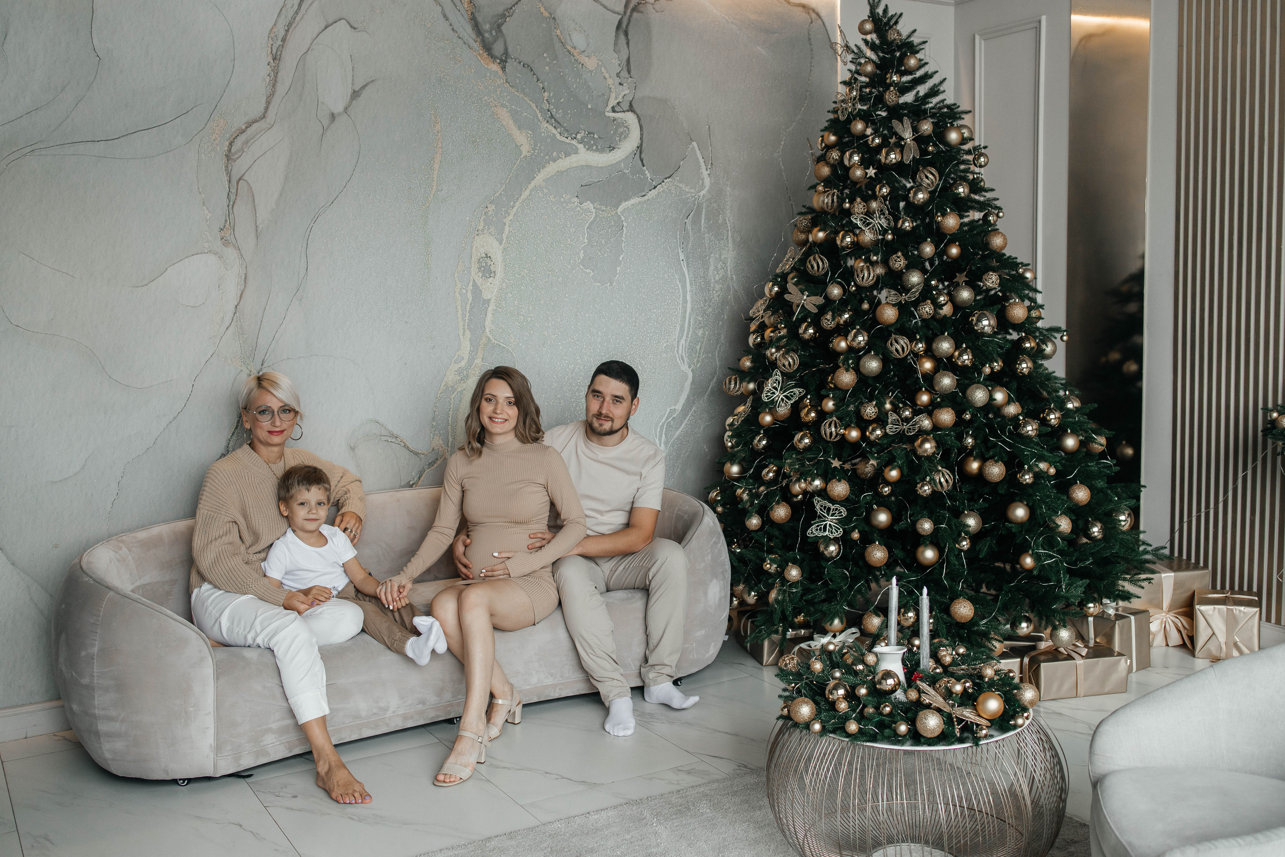 Анастасия с семьей. Фотостудия Cross-photo. Фотограф в Красногорске Инна Романова, индивидуальные съемки, лавстори