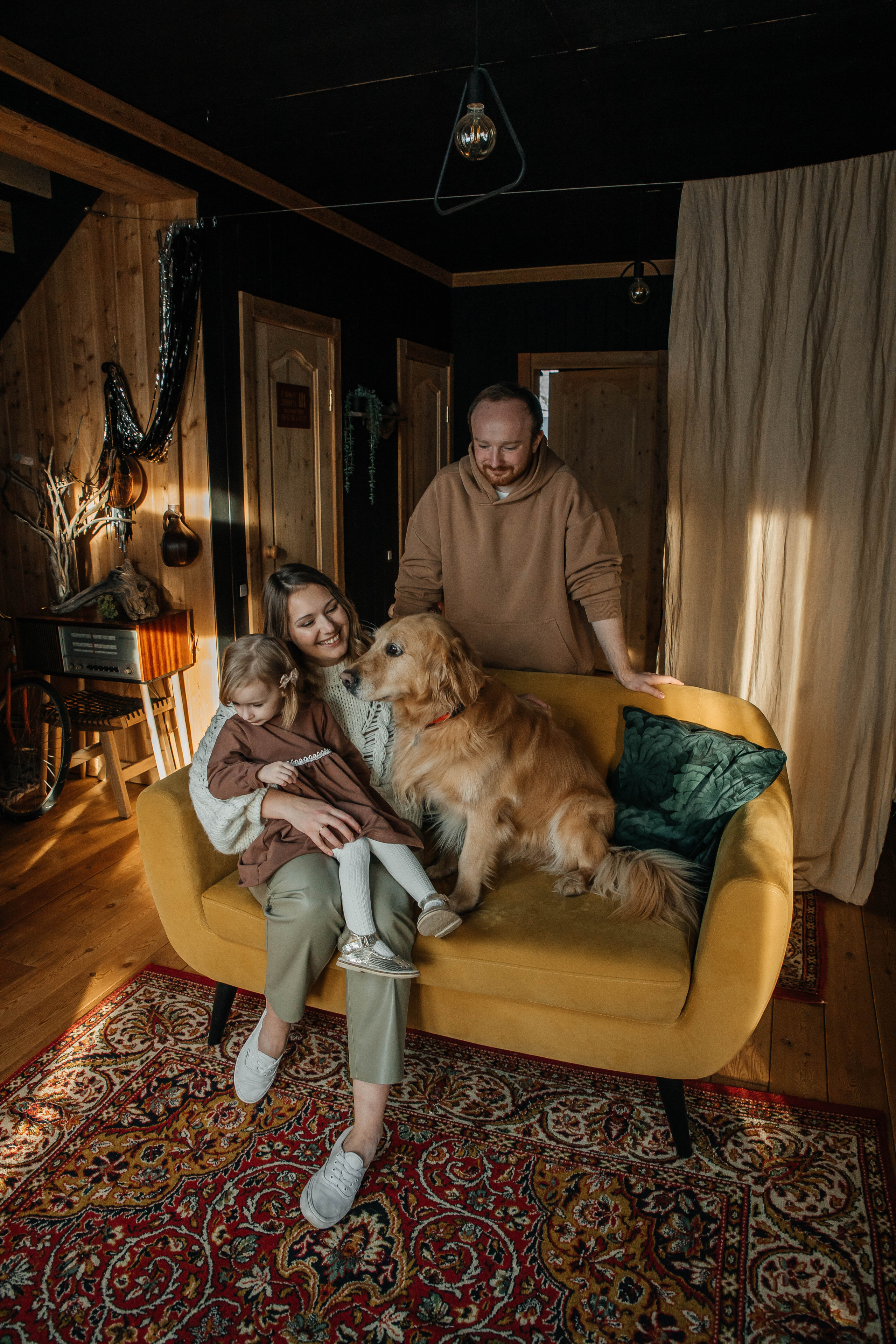 Мария с семьей. Фотодом BlackHouse. Фотограф в Красногорске Инна Романова, индивидуальные съемки, лавстори