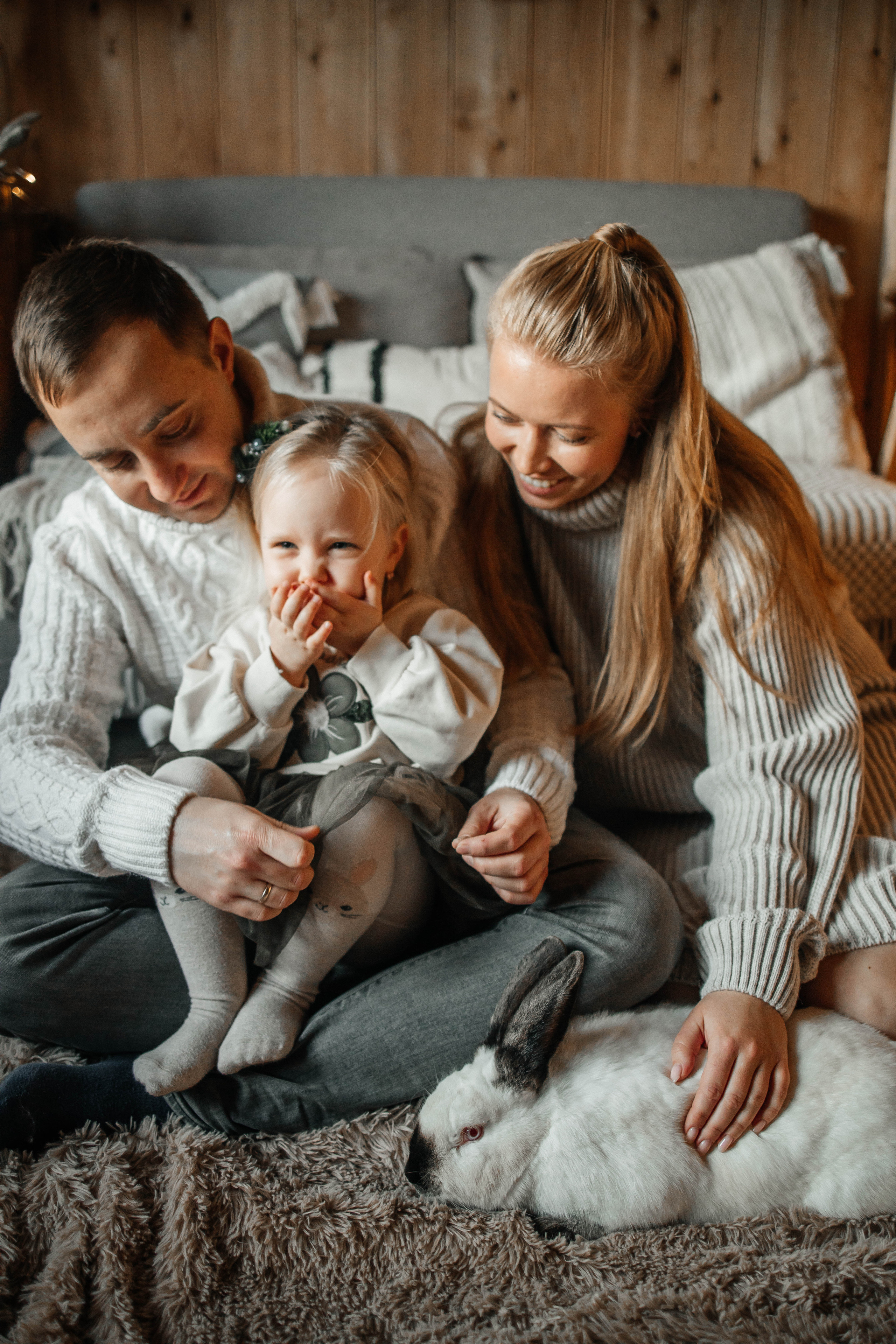 Ирина с семьей. Фотодом BlackHouse. Фотограф в Красногорске Инна Романова, индивидуальные съемки, лавстори
