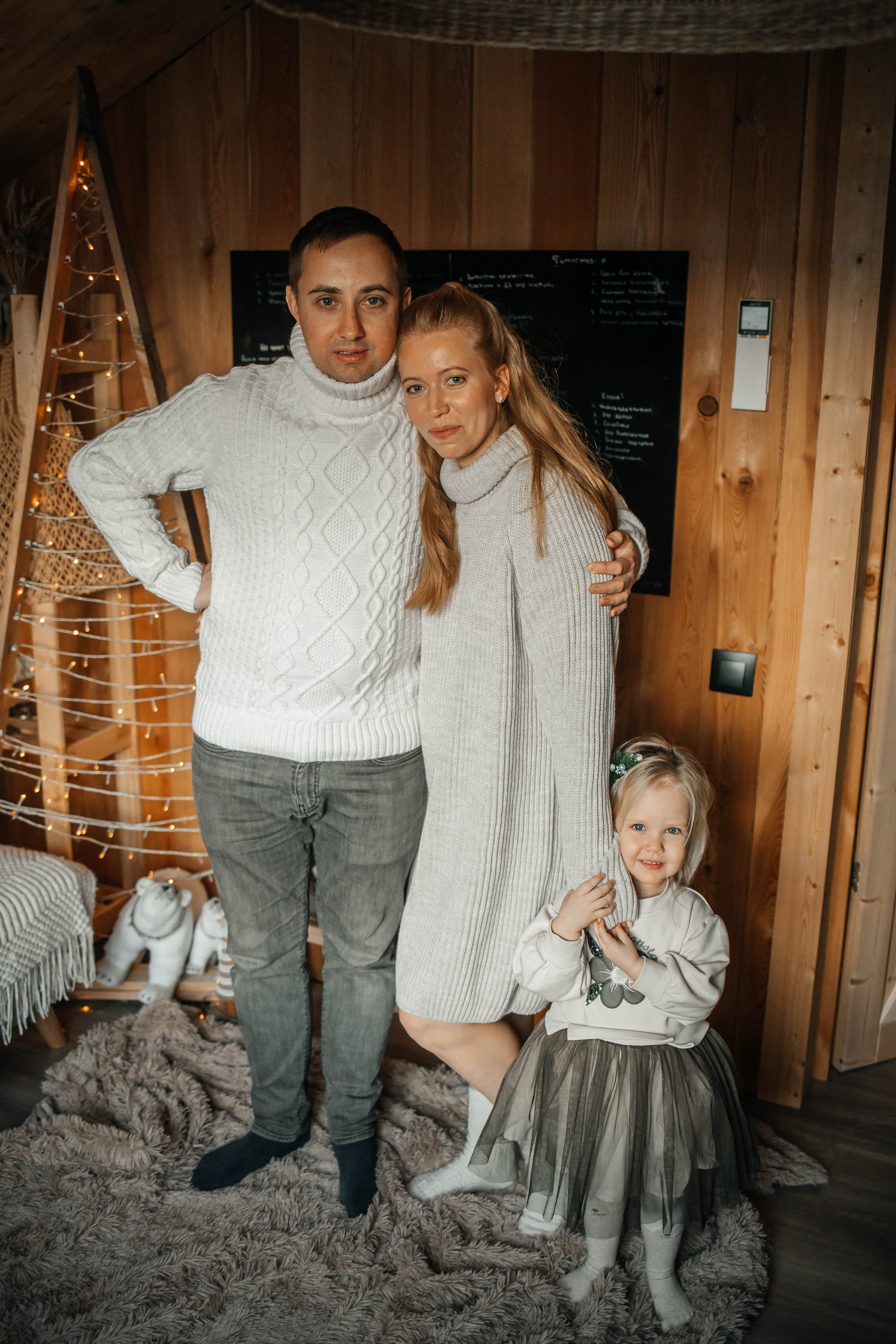 Ирина с семьей. Фотодом BlackHouse. Фотограф в Красногорске Инна Романова, индивидуальные съемки, лавстори