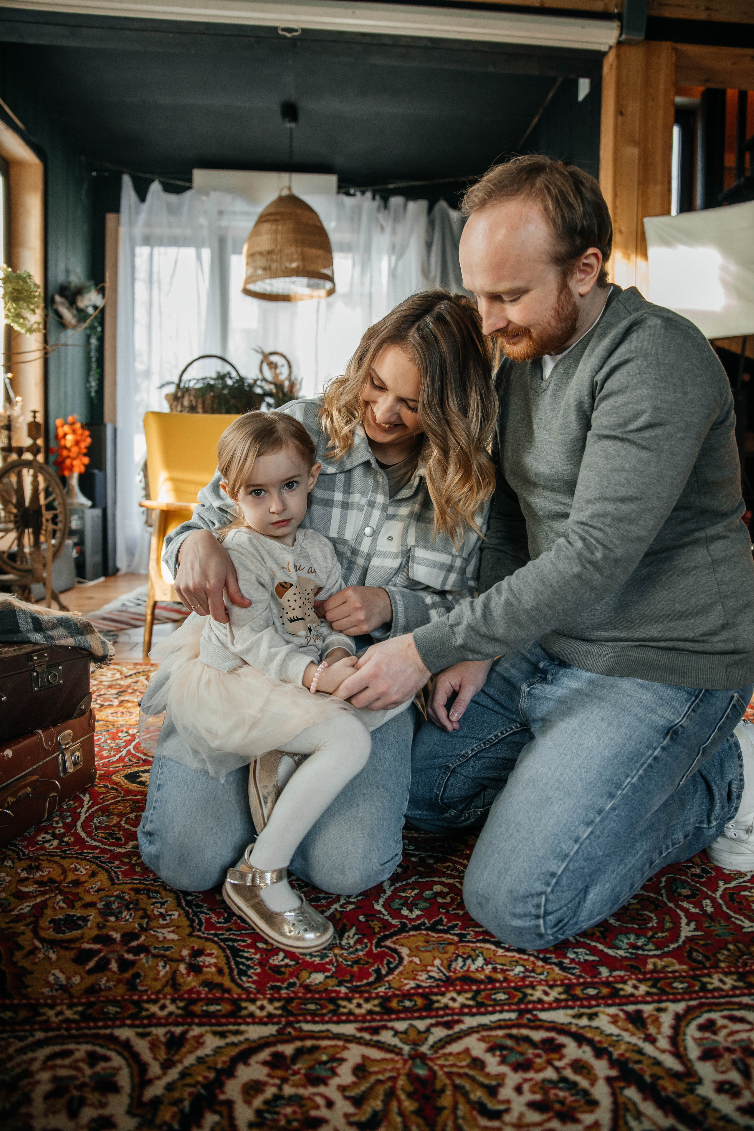Мария с семьей. Фотодом BlackHouse. Фотограф в Красногорске Инна Романова, индивидуальные съемки, лавстори