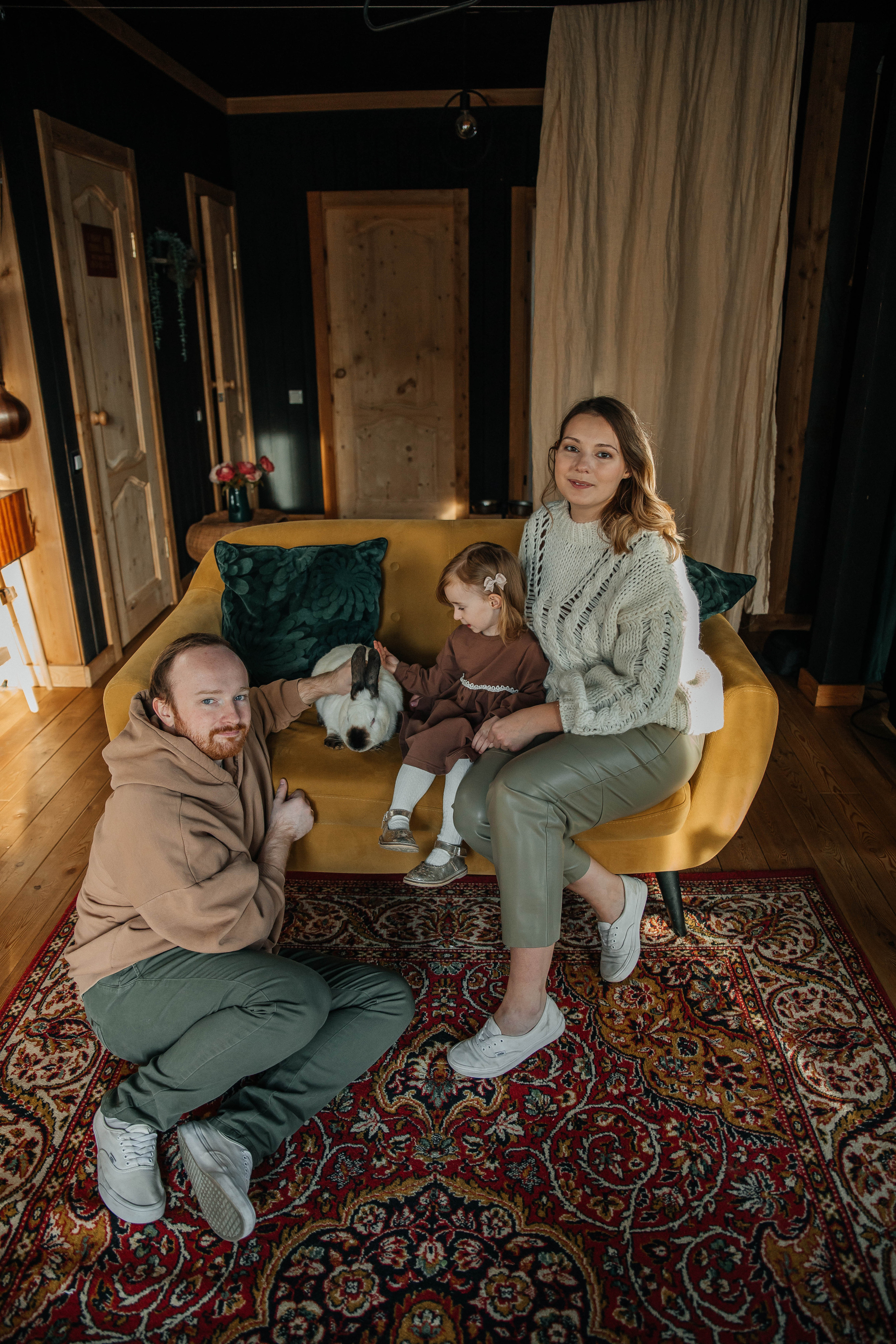 Мария с семьей. Фотодом BlackHouse. Фотограф в Красногорске Инна Романова, индивидуальные съемки, лавстори