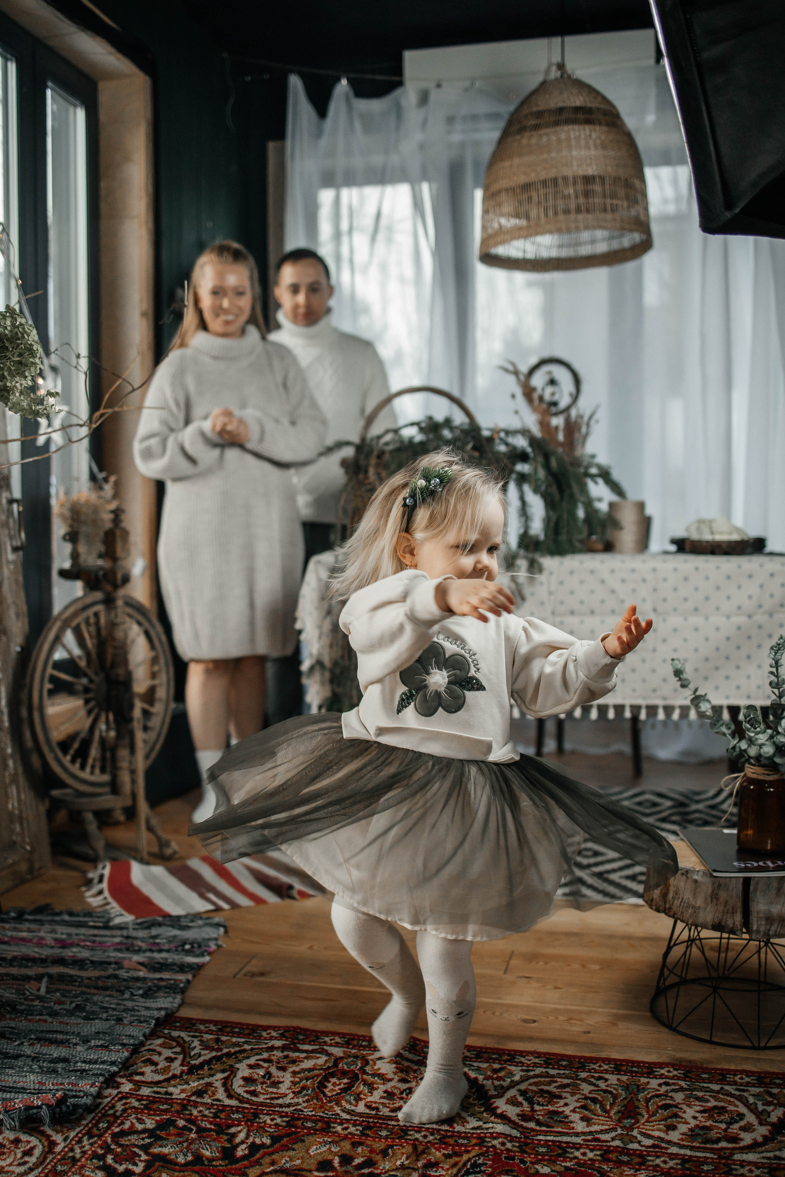 Ирина с семьей. Фотодом BlackHouse. Фотограф в Красногорске Инна Романова, индивидуальные съемки, лавстори