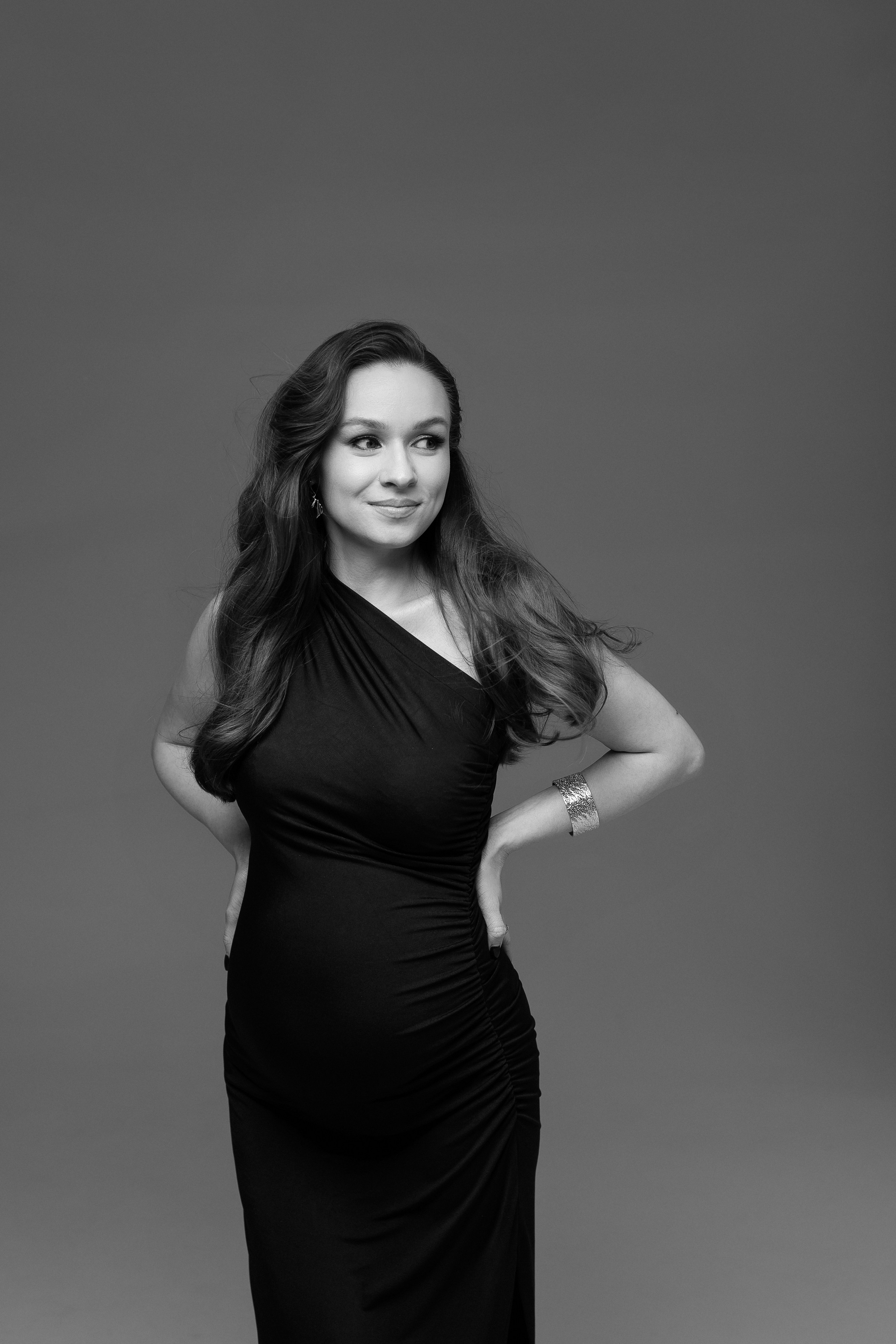 Вероника, классическая портретная фотосессия беременности в студии. Семейный фотограф в Москве Марина Петра