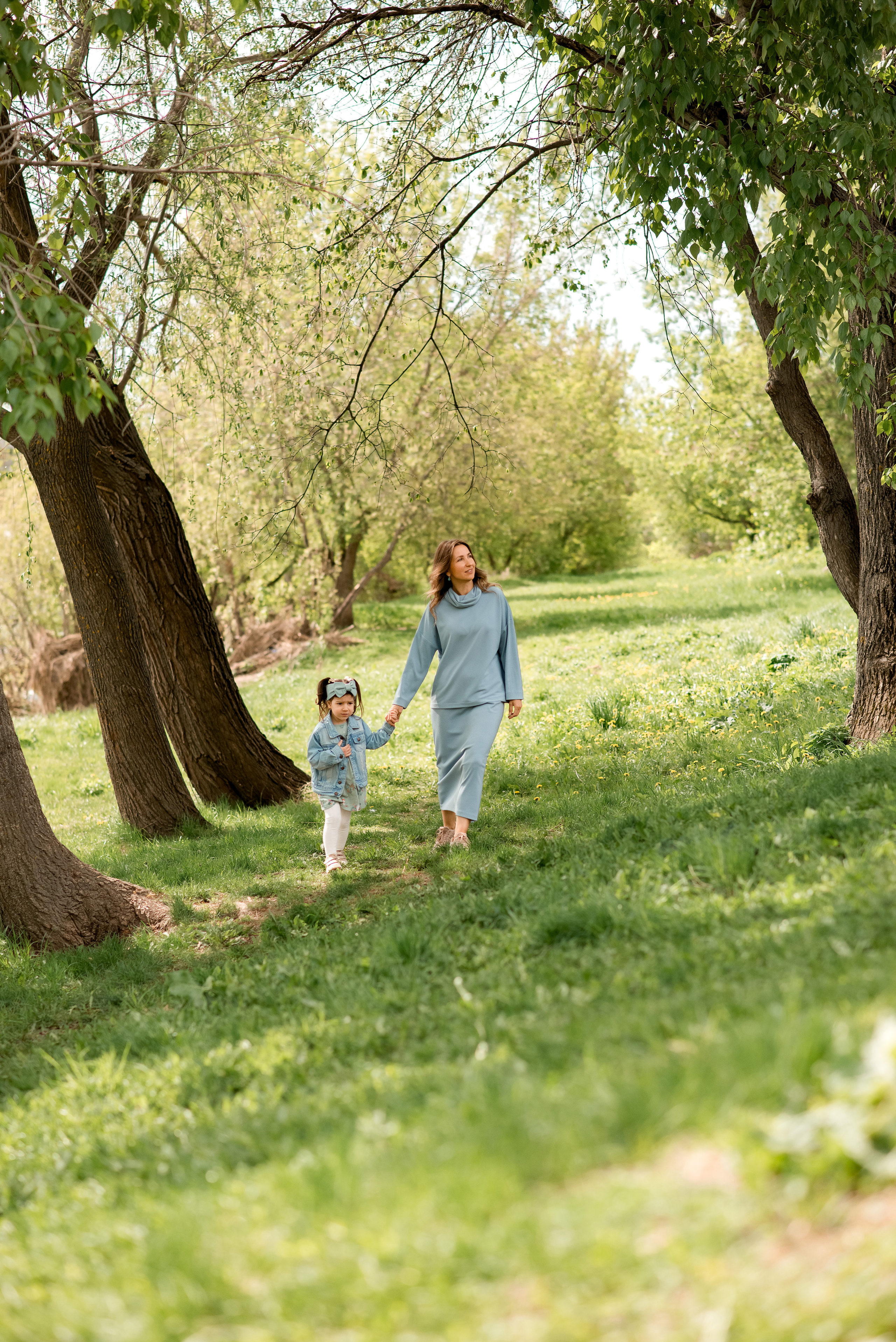 Нежная фотопрогулка бабушки и внучки в уличной локации. Детский и семейный фотограф в Йошкар-Оле Светлана Кропочева