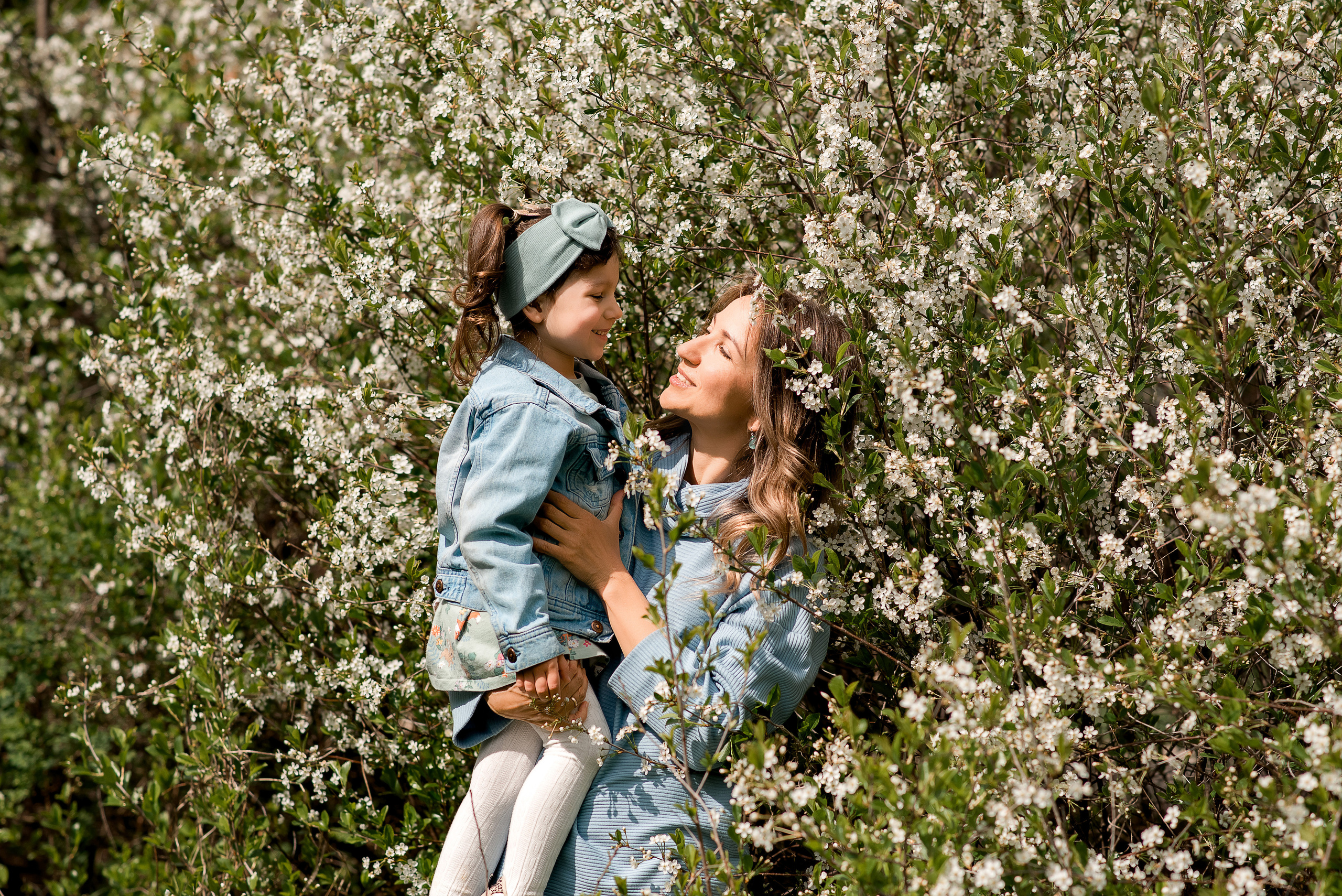 Нежная фотопрогулка бабушки и внучки в уличной локации. Детский и семейный фотограф в Йошкар-Оле Светлана Кропочева