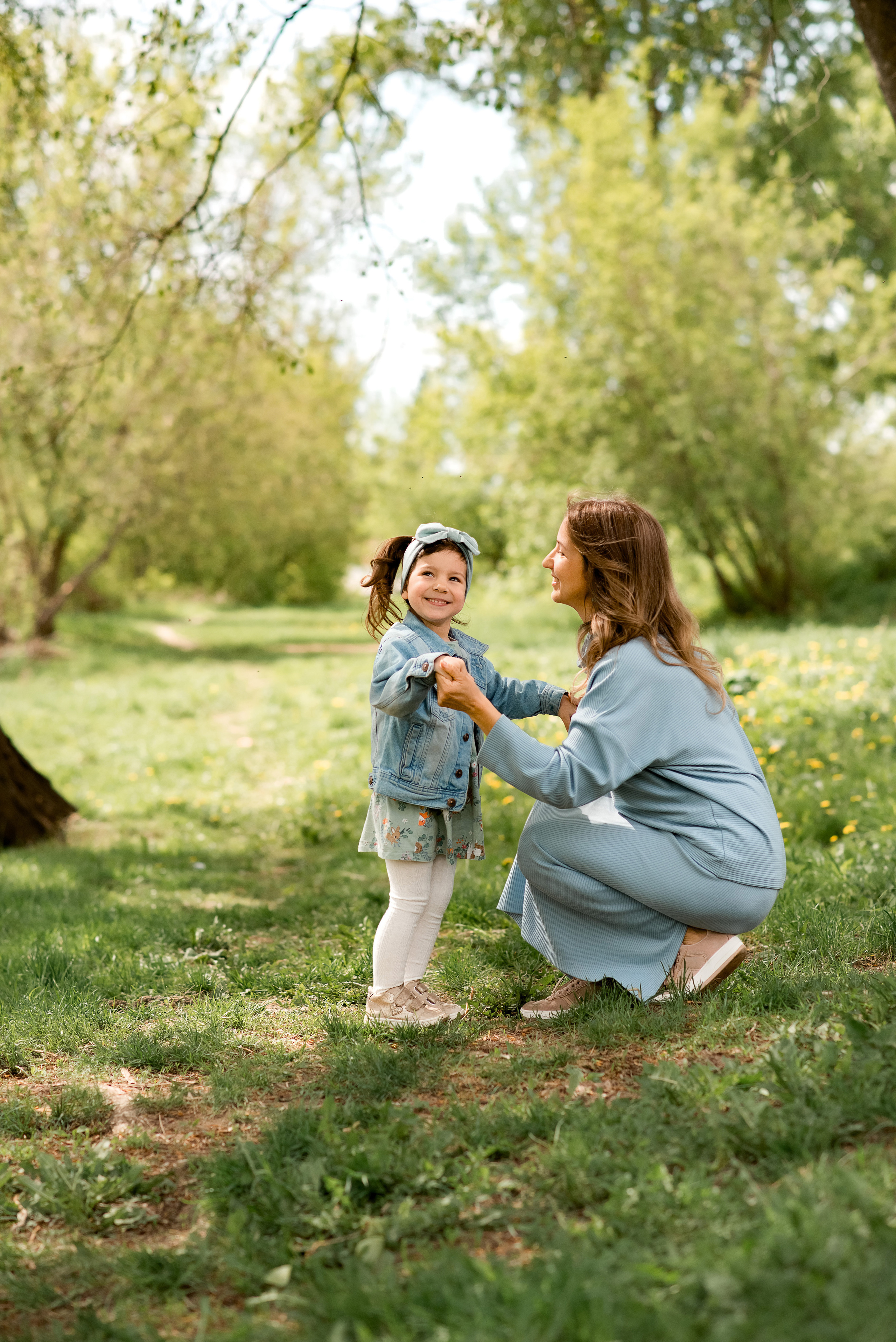 Нежная фотопрогулка бабушки и внучки в уличной локации. Детский и семейный фотограф в Йошкар-Оле Светлана Кропочева