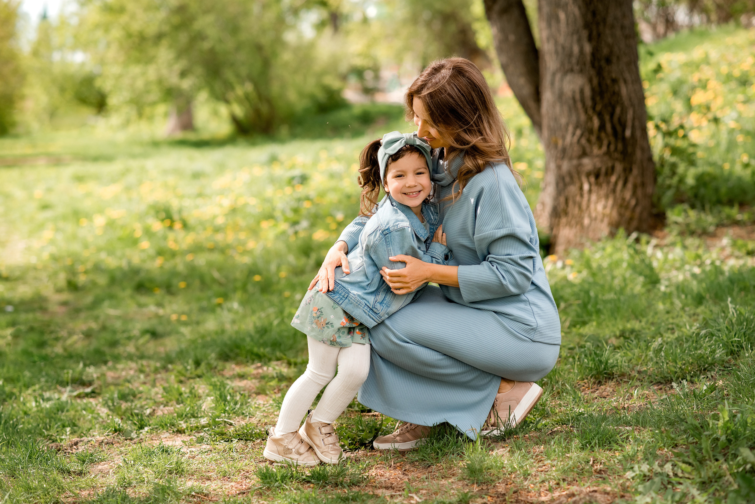 Нежная фотопрогулка бабушки и внучки в уличной локации. Детский и семейный фотограф в Йошкар-Оле Светлана Кропочева
