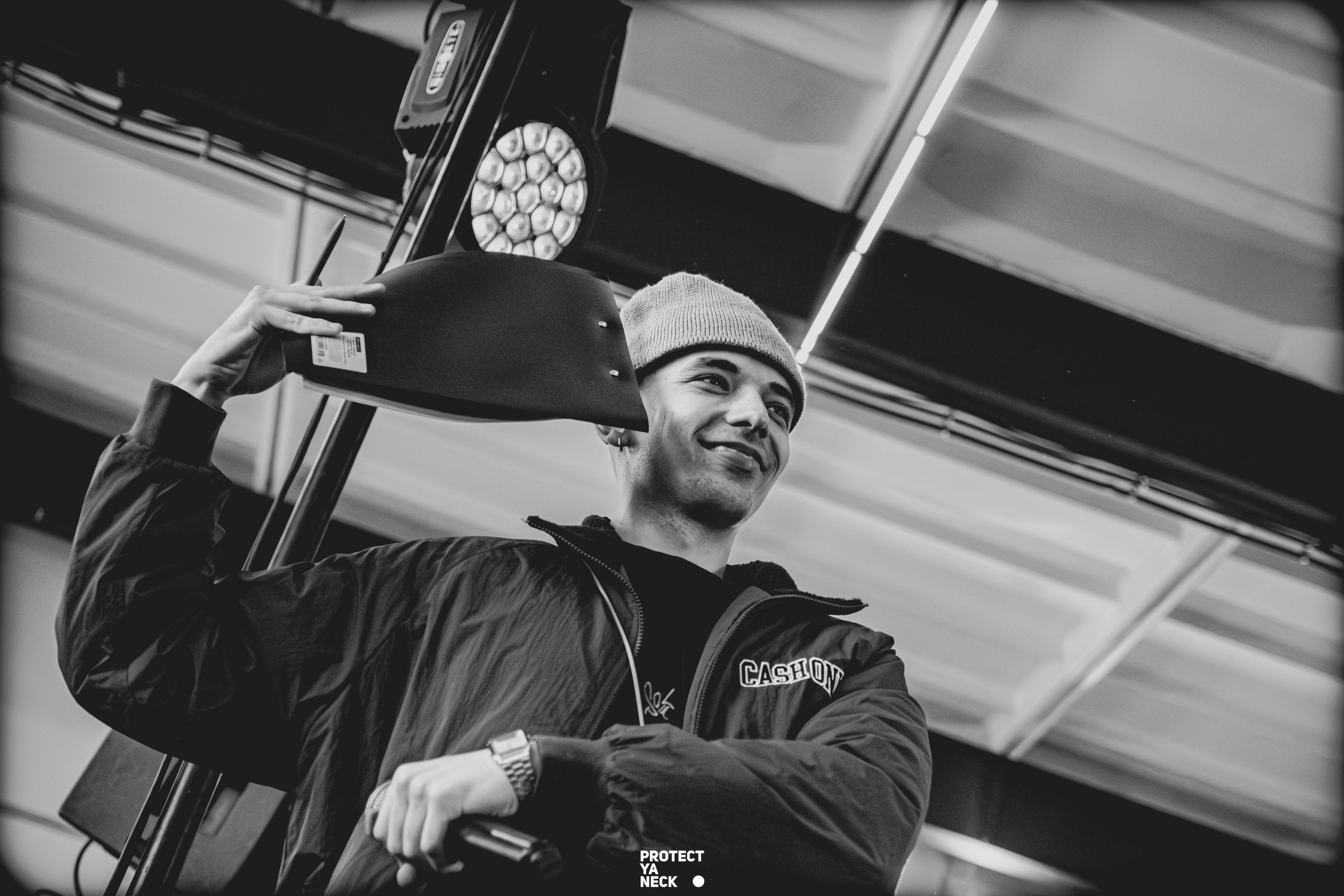 PROTECT YA NECK 22/03 (@youlovebu). Соня бу тебя сфоткала