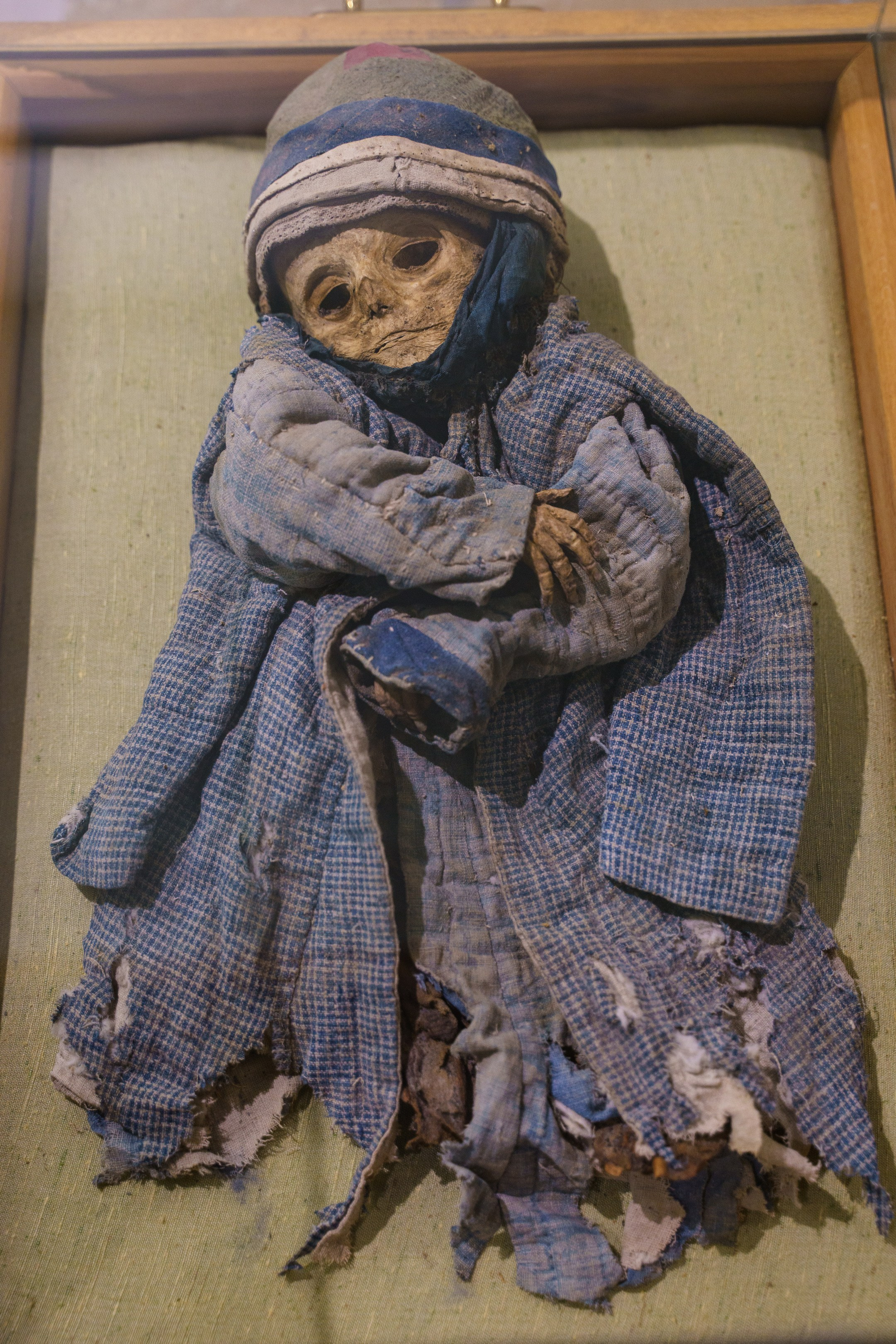Мумия в музее в городе Нигде