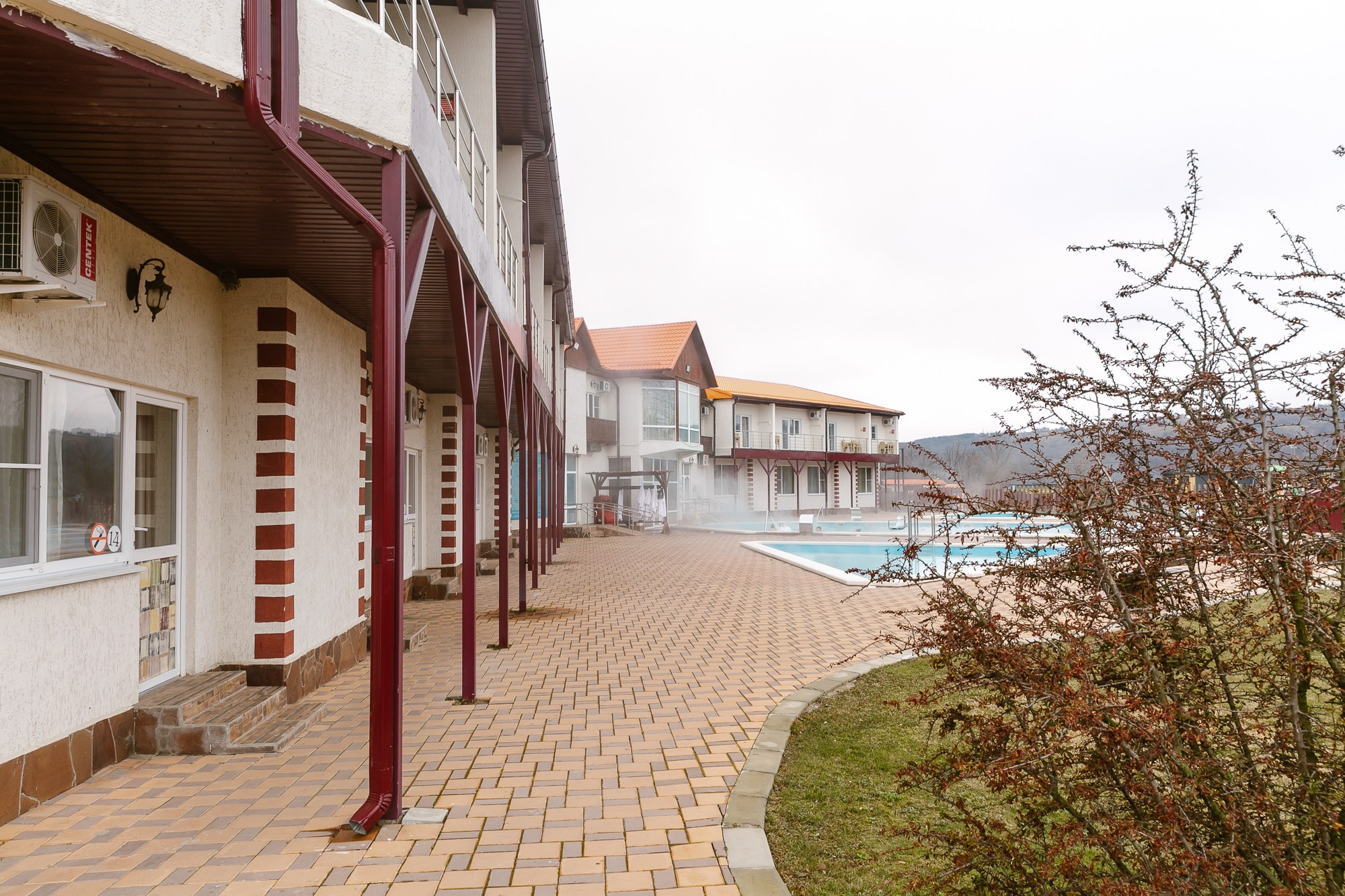 Фотографии территории термального источника март 2024 год