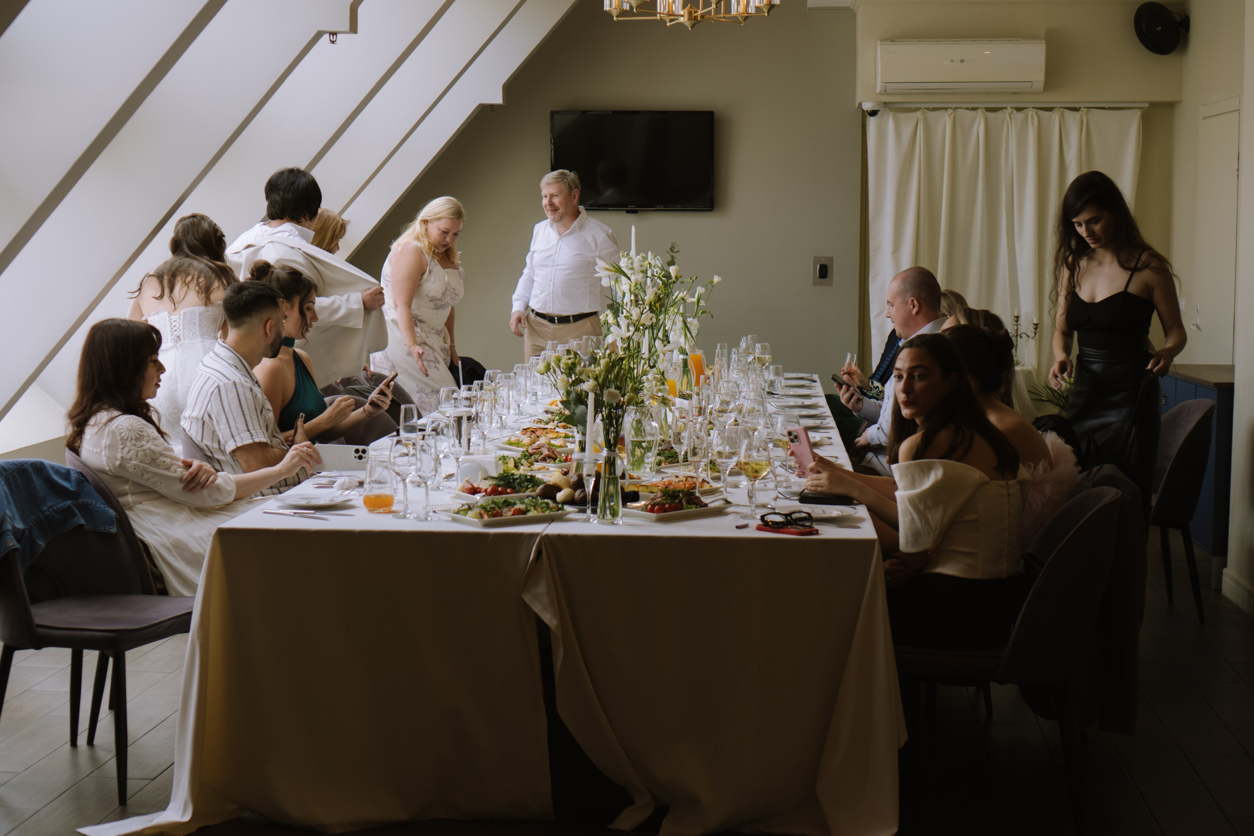 СВАДЕБНЫЙ БАНКЕТ НА ВЛАДИМИРСКОЙ В САНКТ-ПЕТЕРБУРГЕ (КАМЕРНАЯ СВАДЬБА). Профессиональный фотограф, Санкт-Петербург — Виктория Богомолова