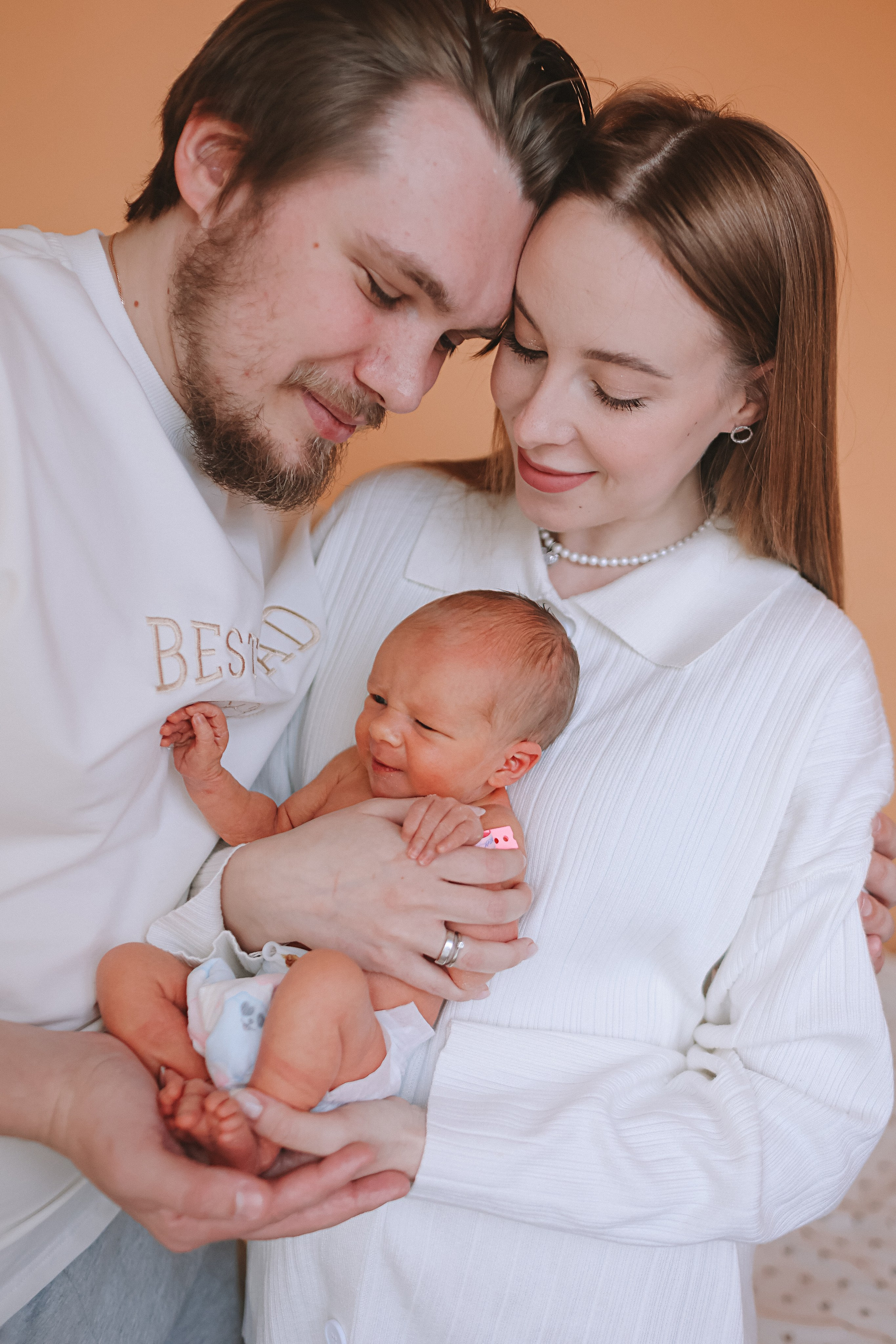 Выписка палата+внизу ПЦЭ. Семейный фотограф Тюмень, фотограф на роды Салмина Мария