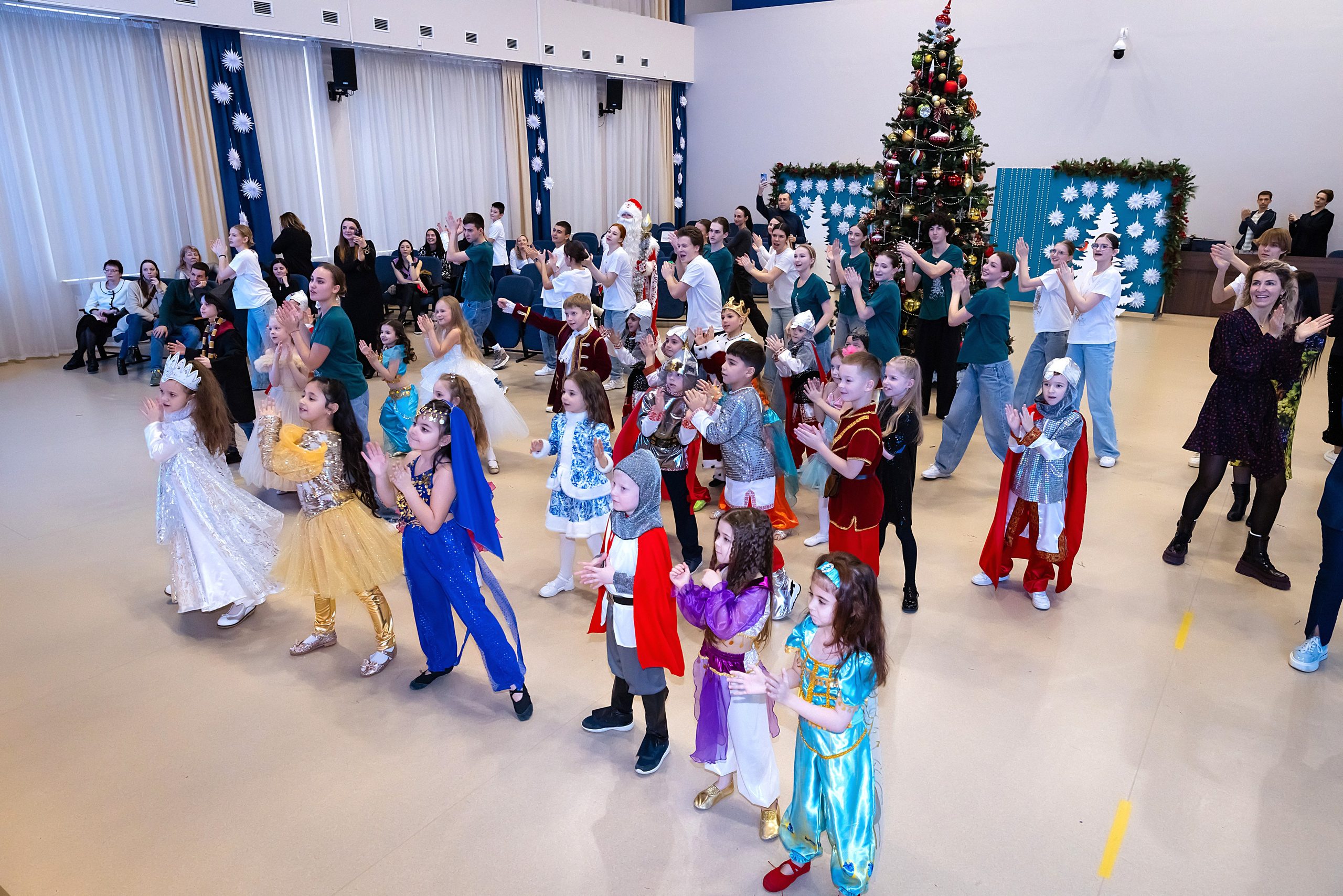 Новогодний праздник 1 В класс! Гимназия № 23. Фотограф и Видеограф в Краснодаре Юлия Солодченко