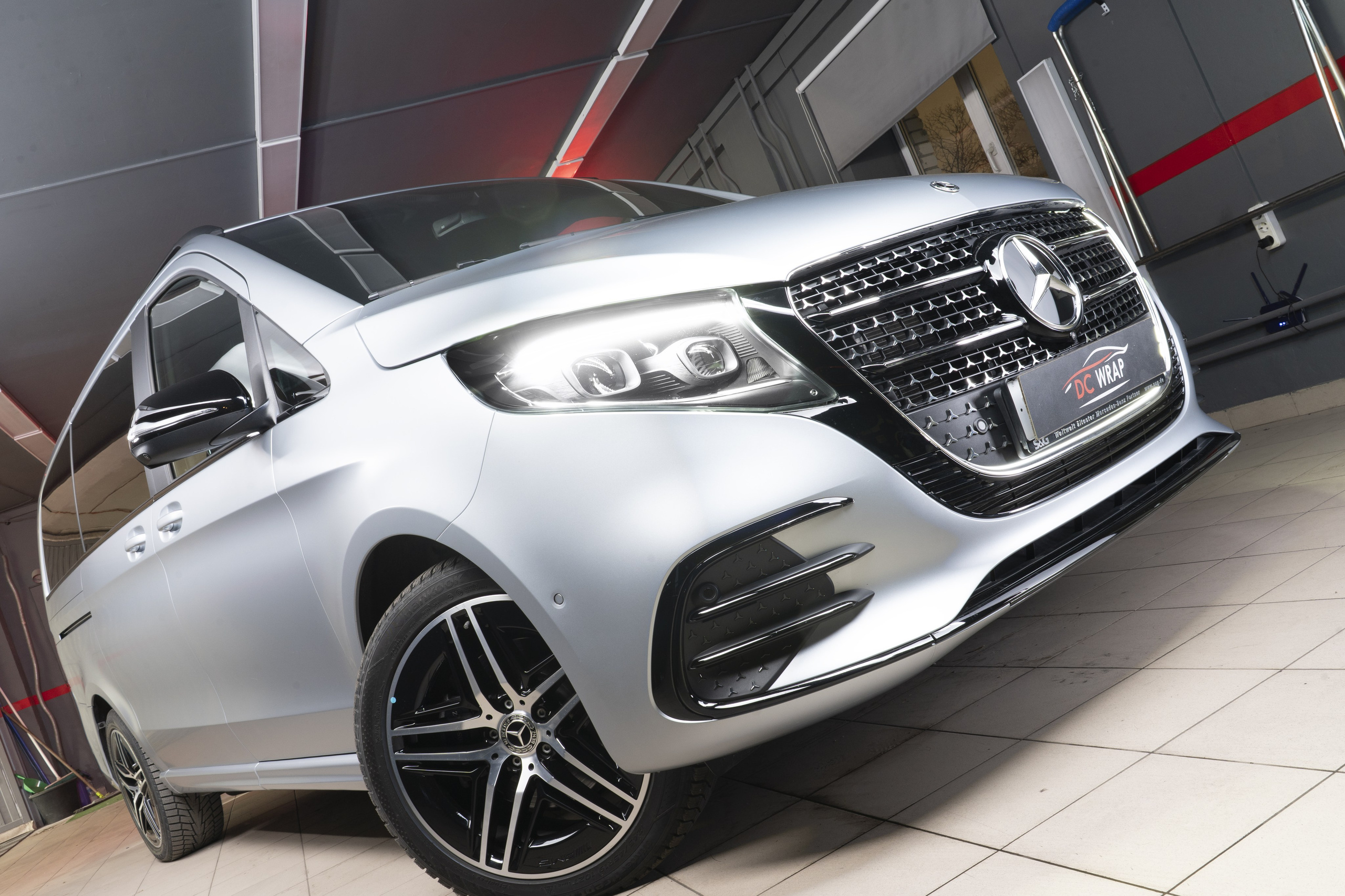 Mercedes V300. Съемка для детейлинга. Автомобильный фотограф в Санкт Петербурге. Евгений Коновалов