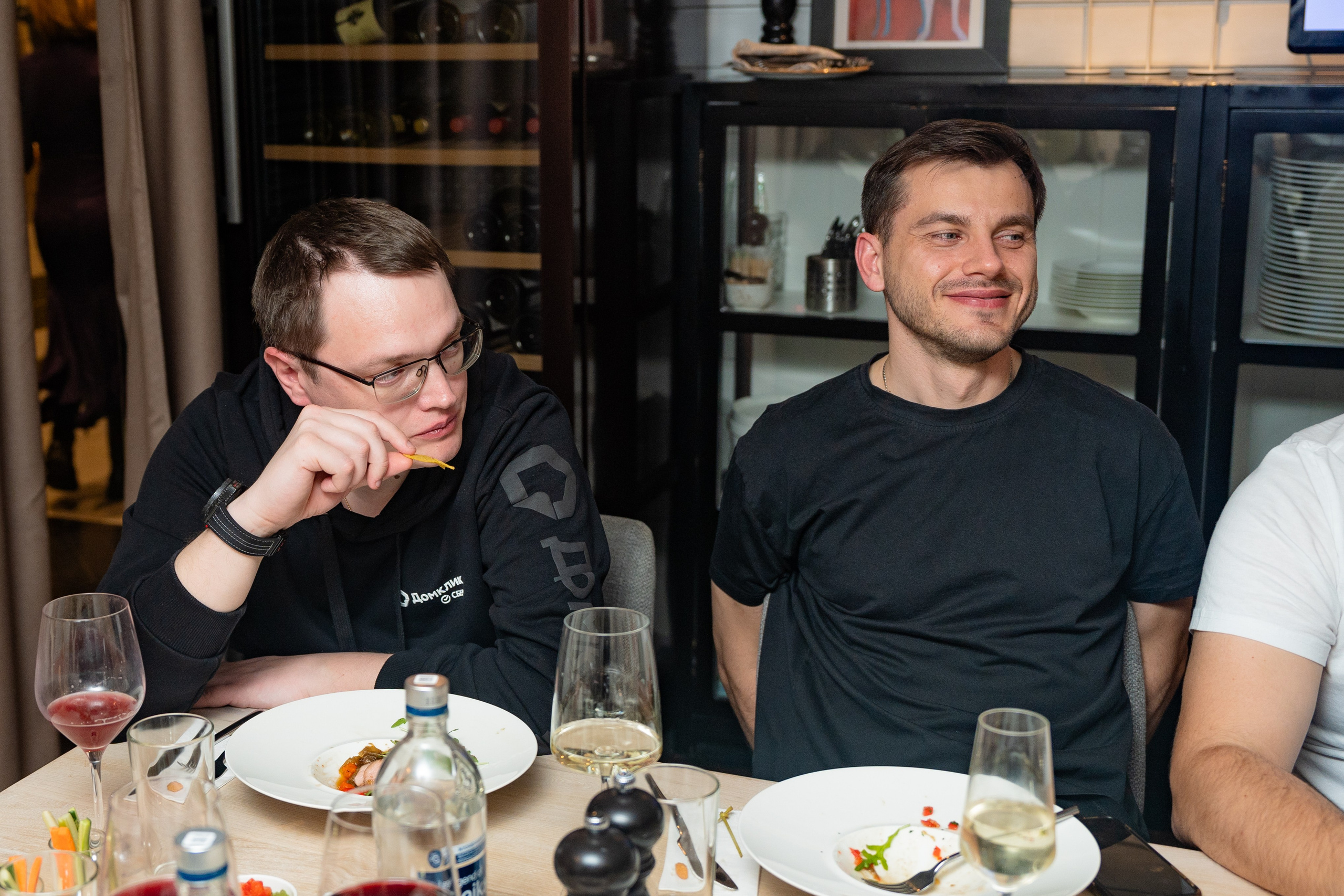 NOVIKOV SCHOOL — Умами зал. Фотограф Никита Комаров