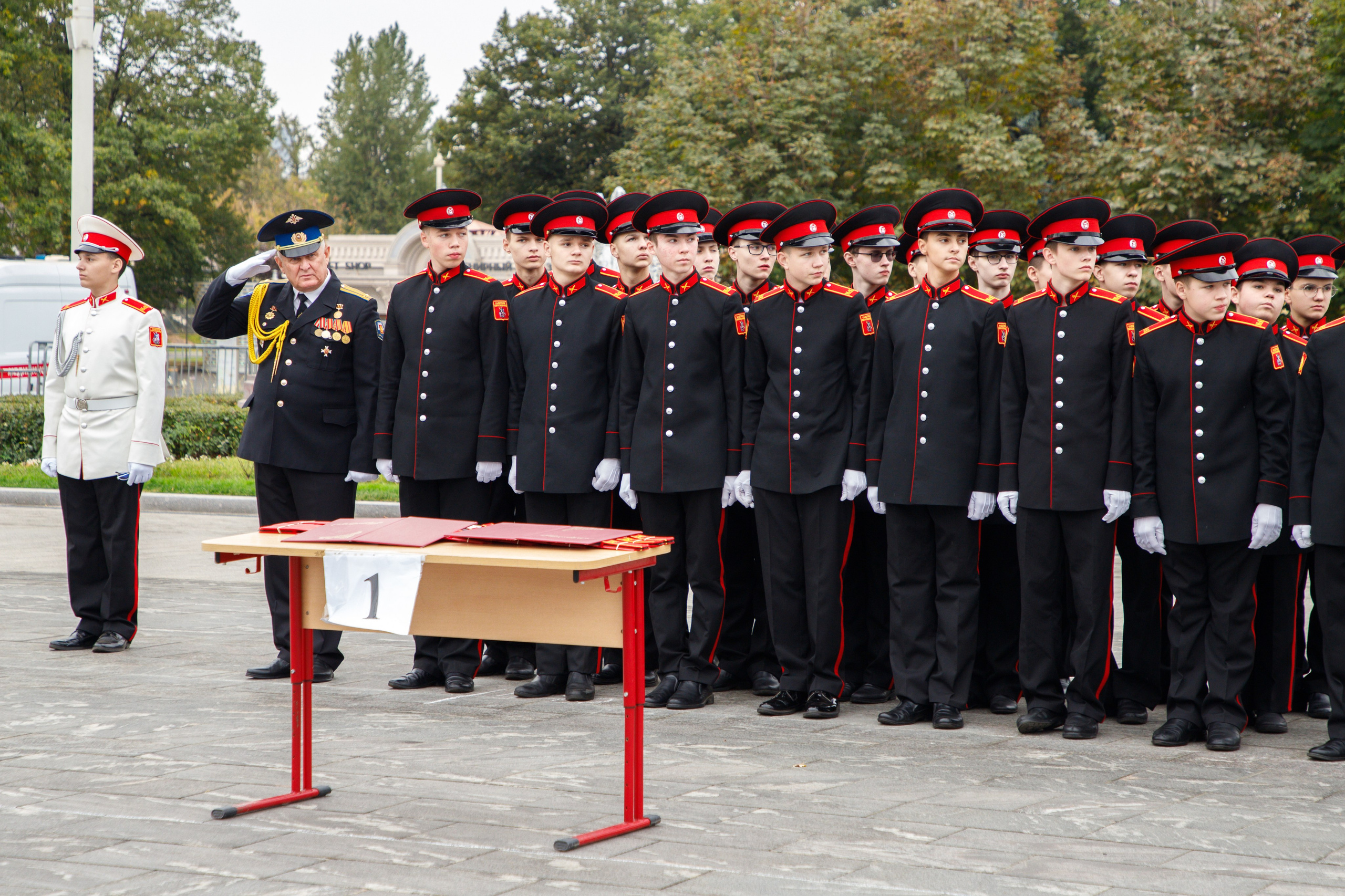 Репортаж посвящения в кадеты в Москве на ВДНХ в сентябре 2024 года. Семейный и школьный фотограф в Москве Анна Ткач