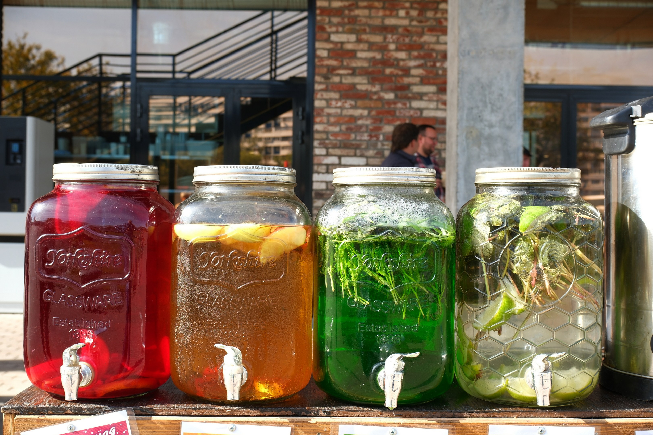 Улица, люди, жизнь…