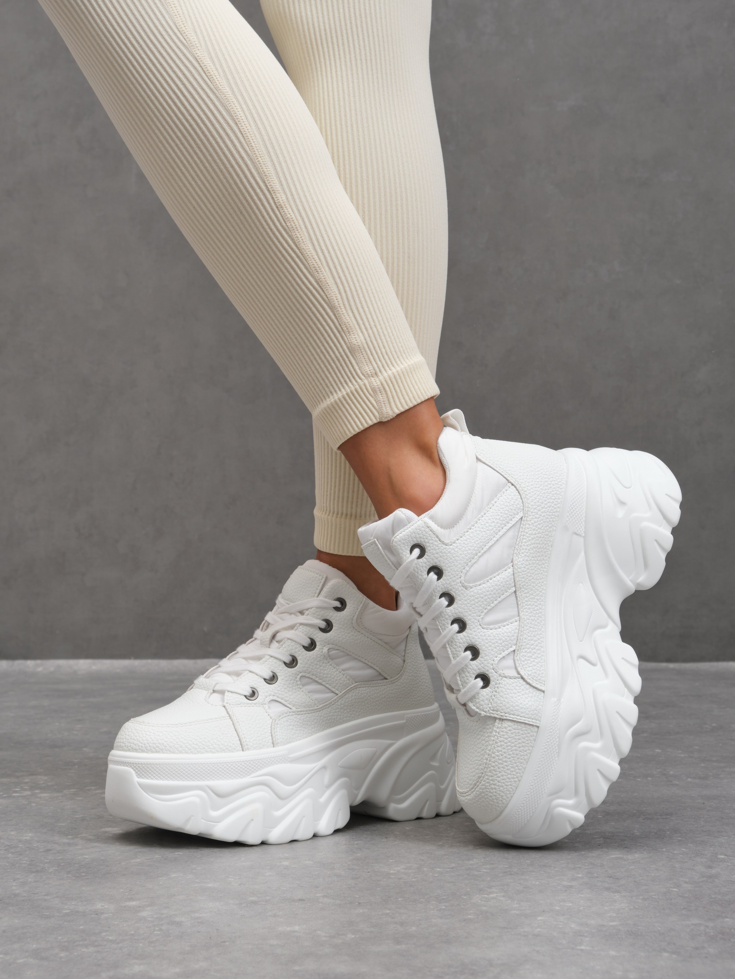 Кроссовки. Фотостудия для Wildberries Ozon