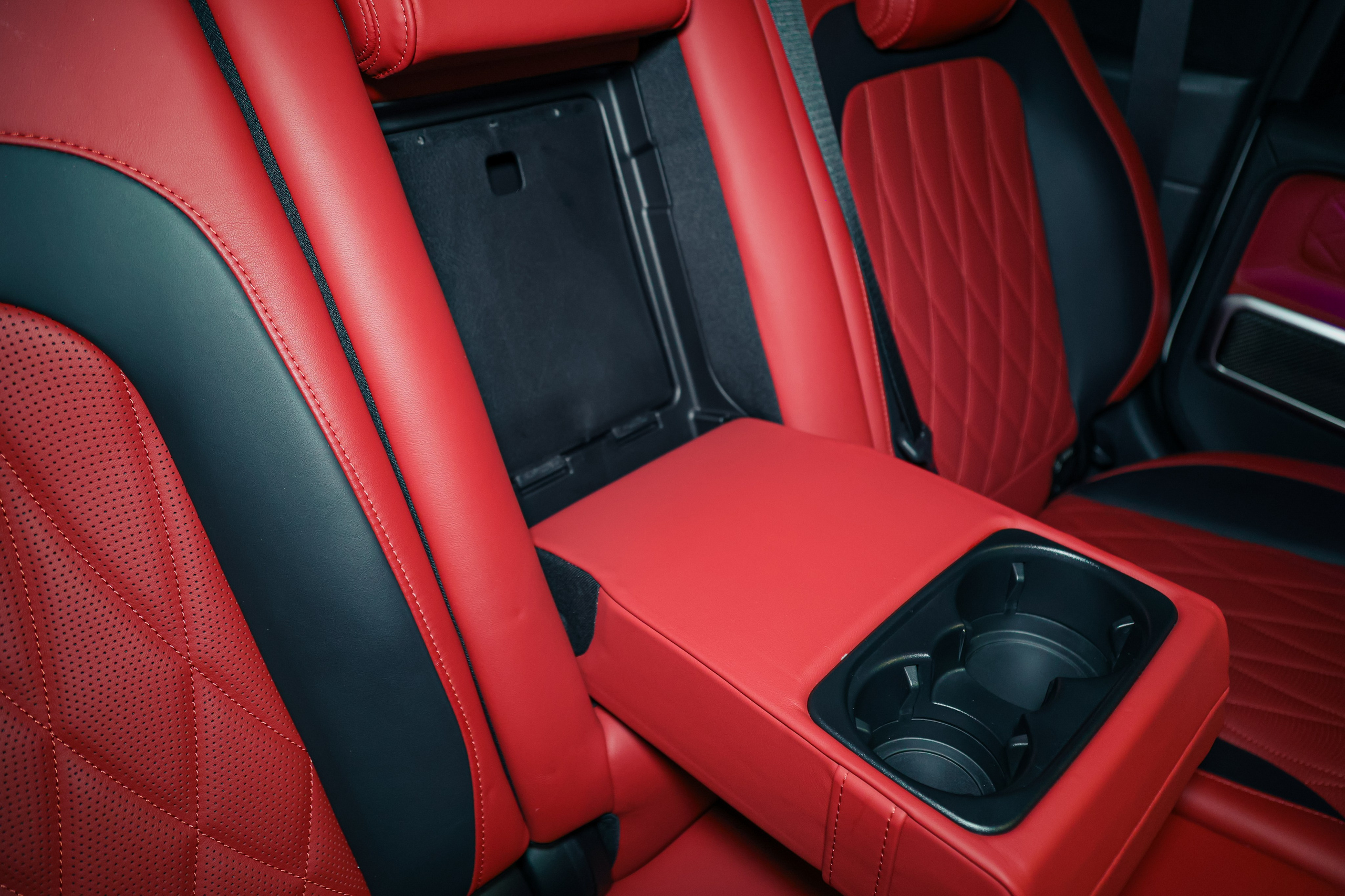 2022 MERCEDES BENZ G63 AMG $235,000 / 16,414 KM ODOMETER. Mixturecaptures