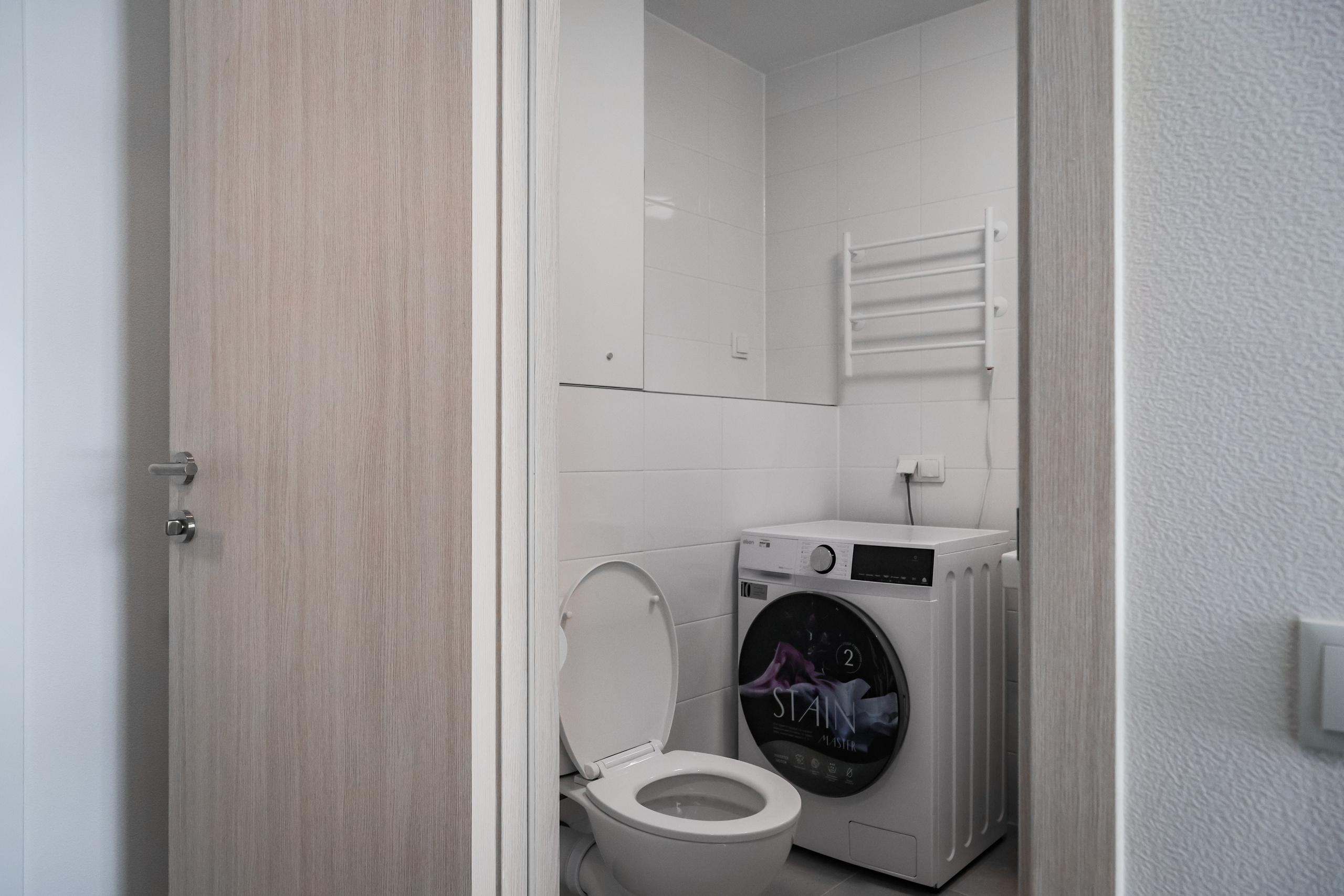 APARTMENT COMPLEX INTERIOR. Mixturecaptures