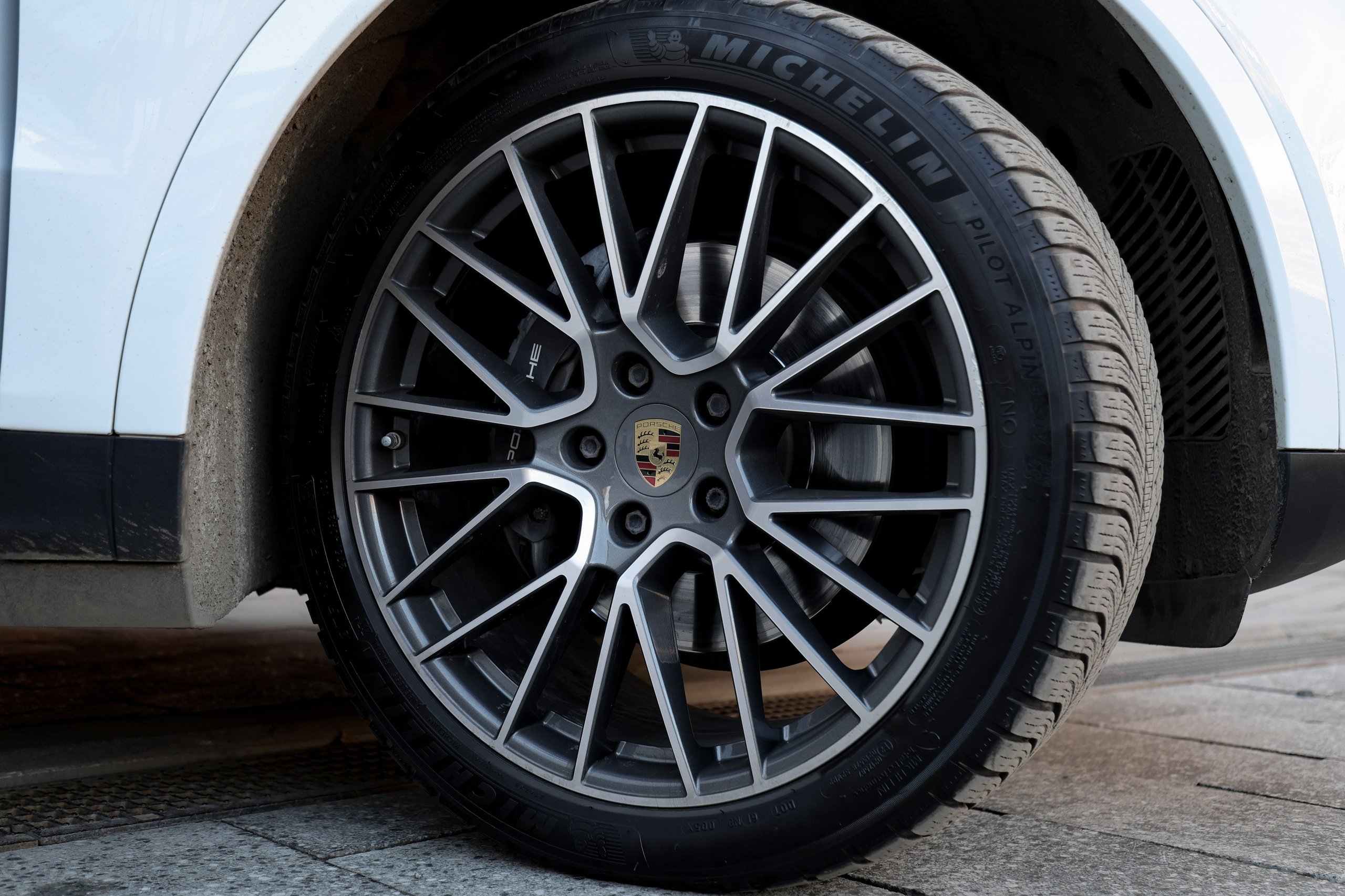 2020 Porsche Cayenne 3.0 AT. Mixturecaptures