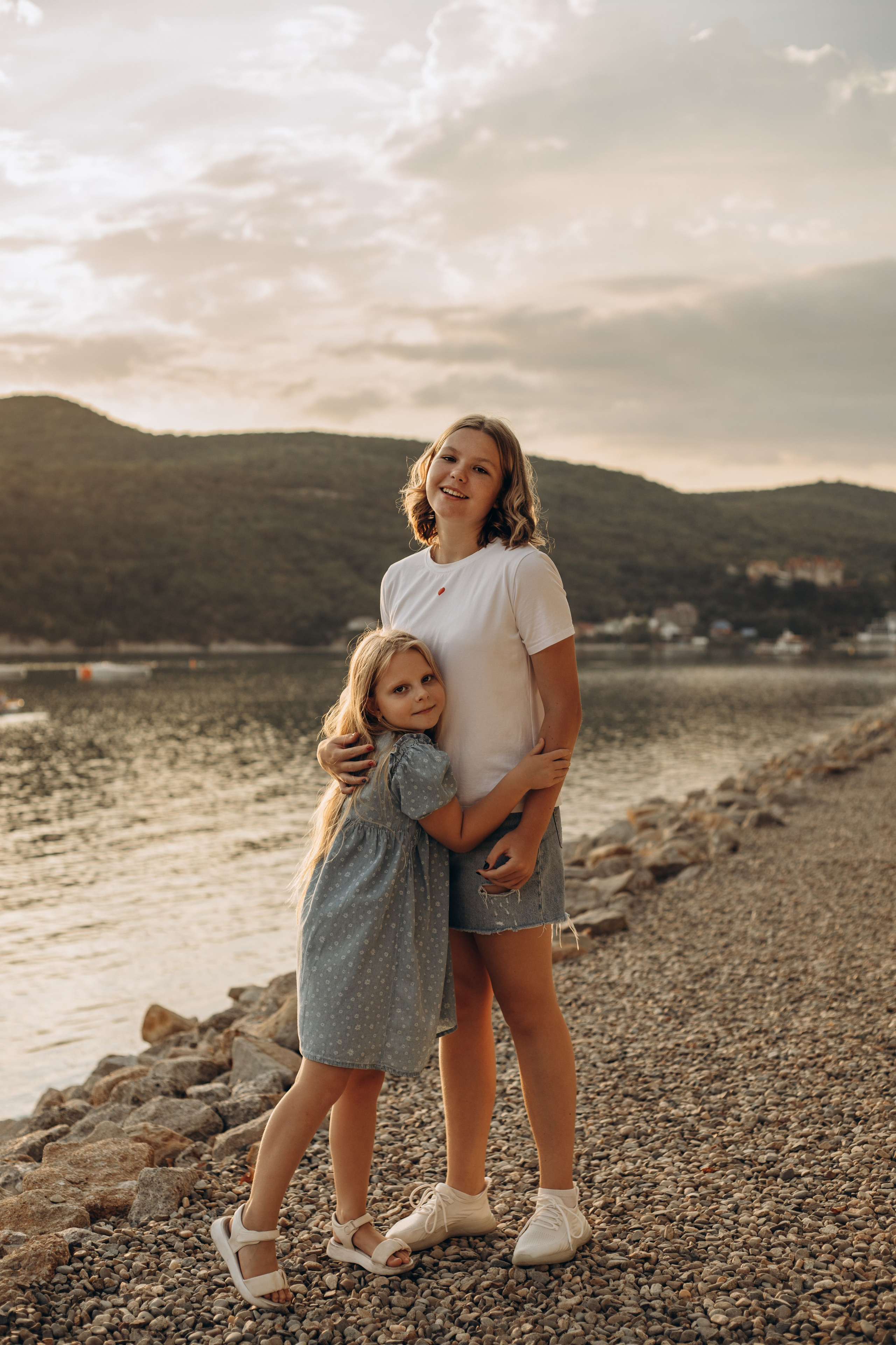 Антон, Тамара, Алиса и Ева — летний вечер у озера. Семейный фотограф Новороссийск, Анапа, Геленджик — Юлия Давыдова