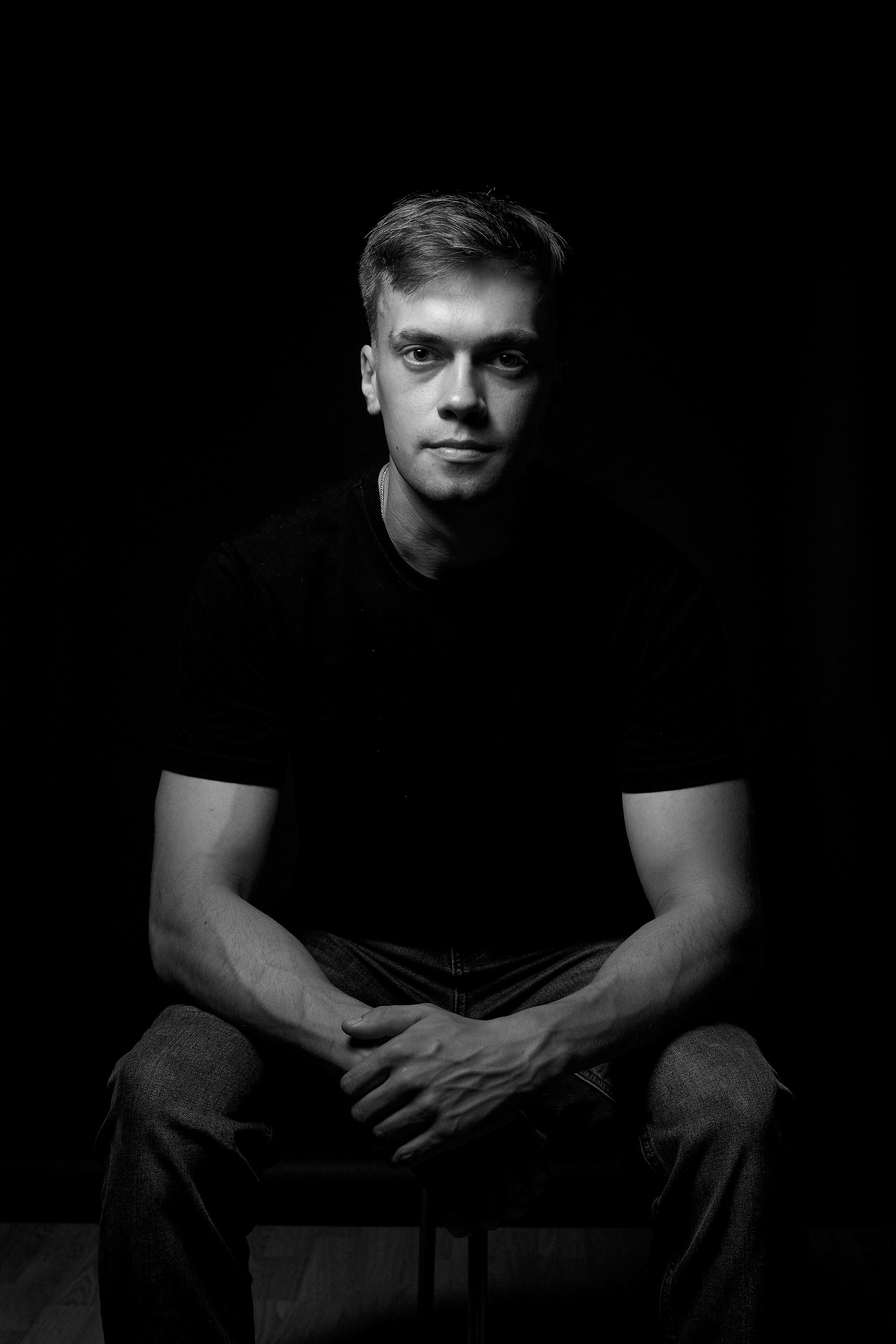 У меня дома (ЧБ)