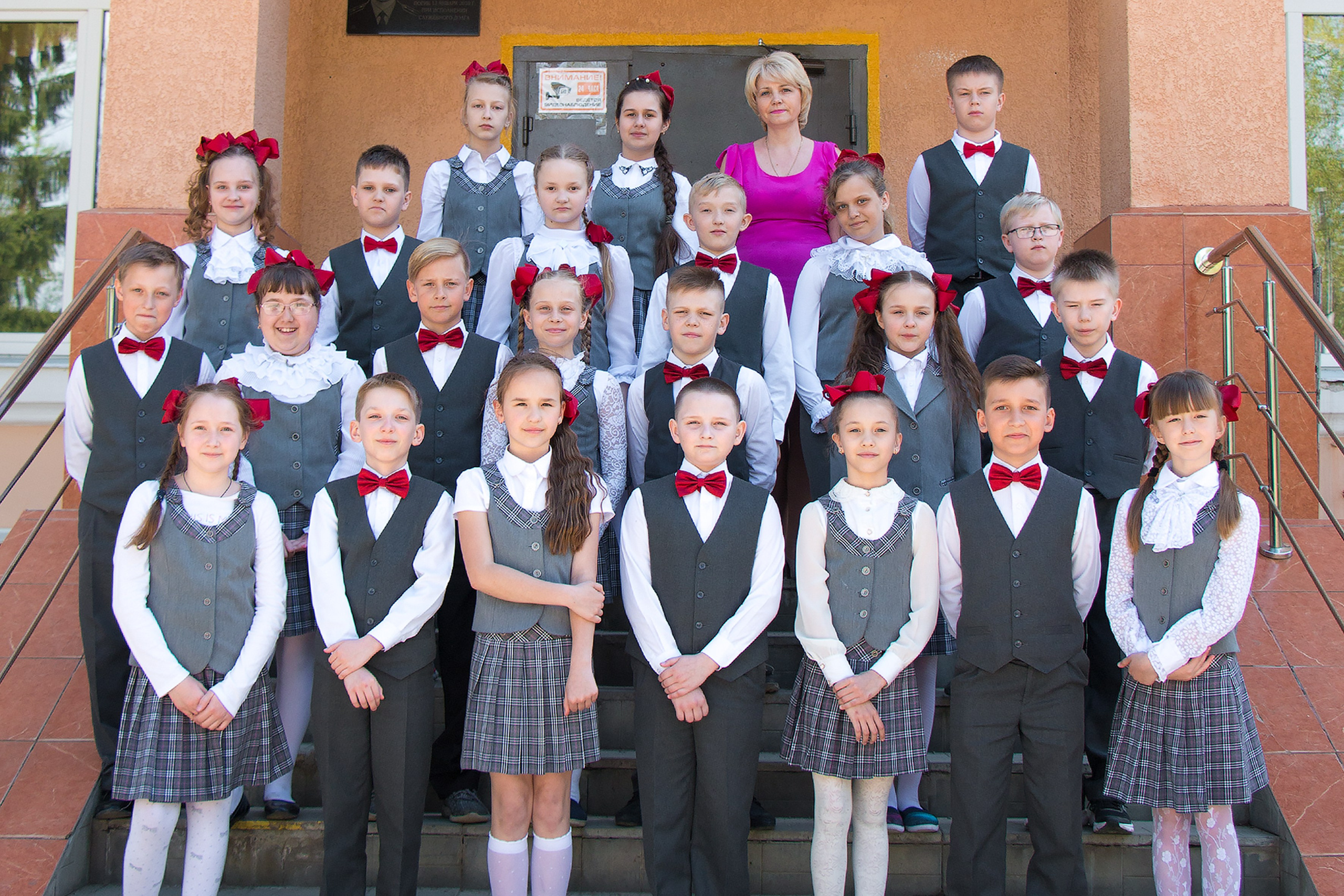 Сюжетные фотографии. Выпускные альбомы и фильмы