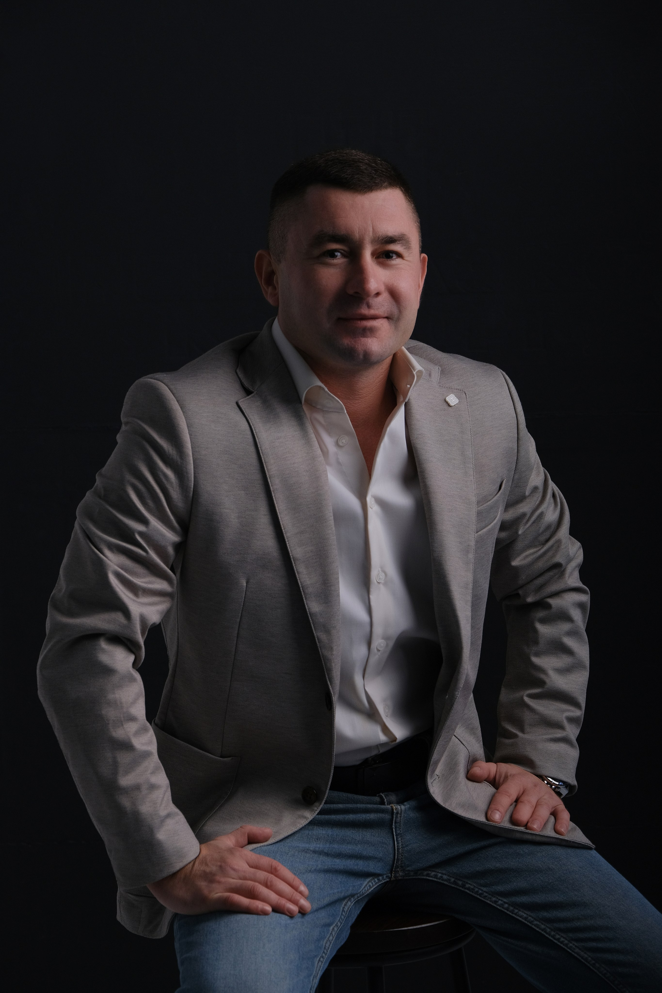 Фотосессия. Циклорама, фотосессия на циклораме, белый фон, без лишних предметов. Профессиональная фотосъемка в Крыму. Натуральные эмоции и живые кадры. Забронируйте дату прямо сейчас!