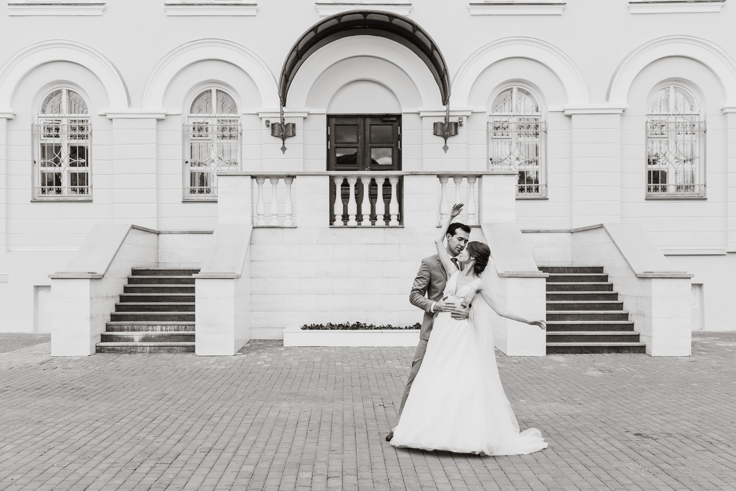 фотограф на свадьбу в Казани, свадебная фотосессия в КФУ, свадебное платье