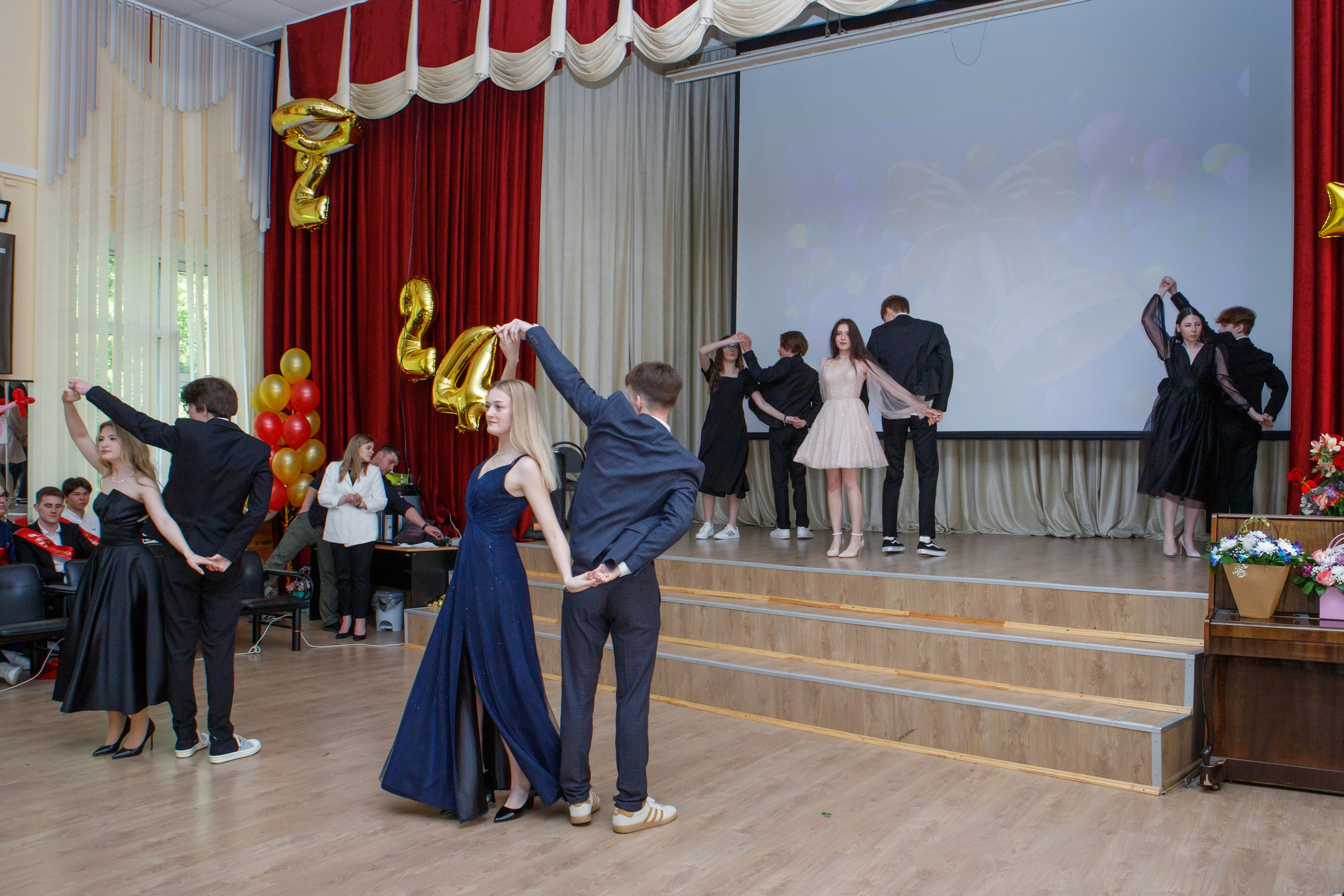 11 класс / Последний звонок / Гимназия № 1558 / г. Москва. Детский и семейный фотограф Мария Киселёва. Москва