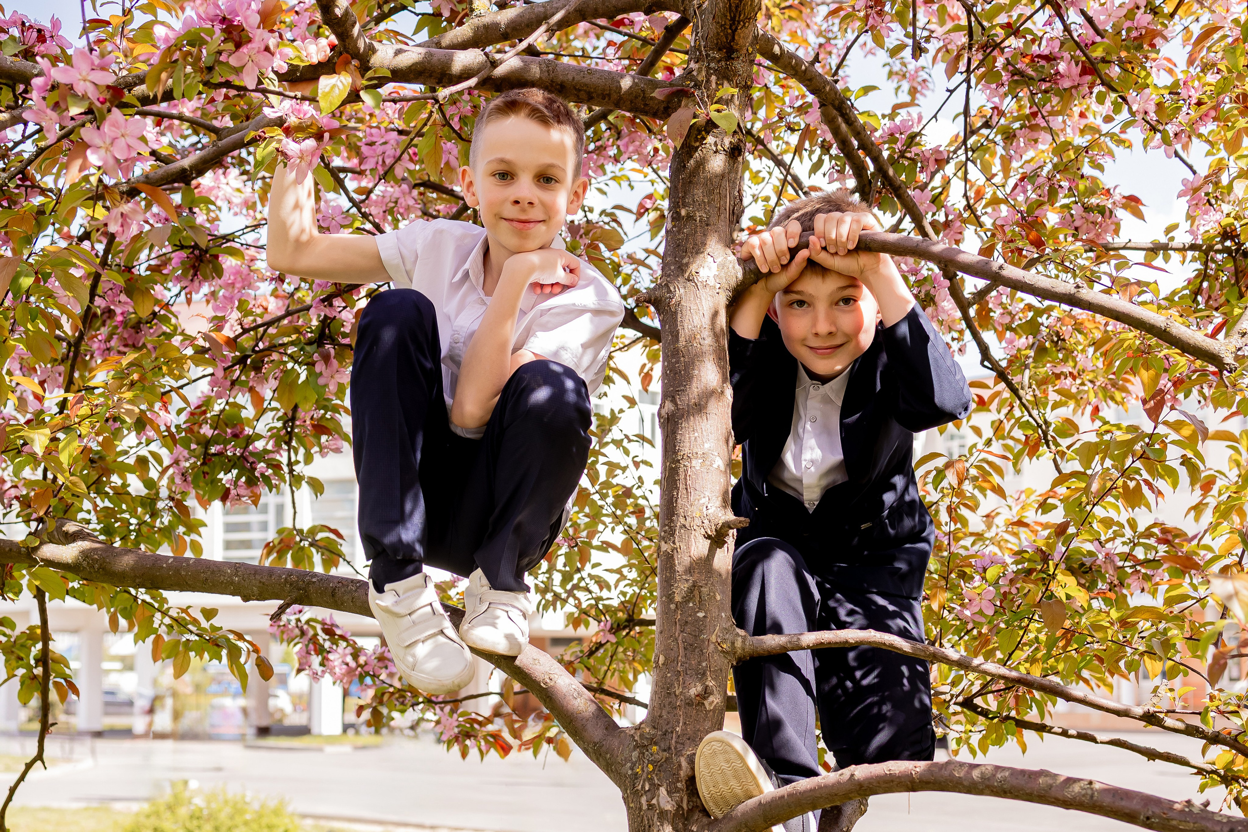 Выпускной в начальной школе на улице. Фотограф и видеограф Москва. Свадебный фотограф, видеограф. Выпускные альбомы. Оживающие альбомы