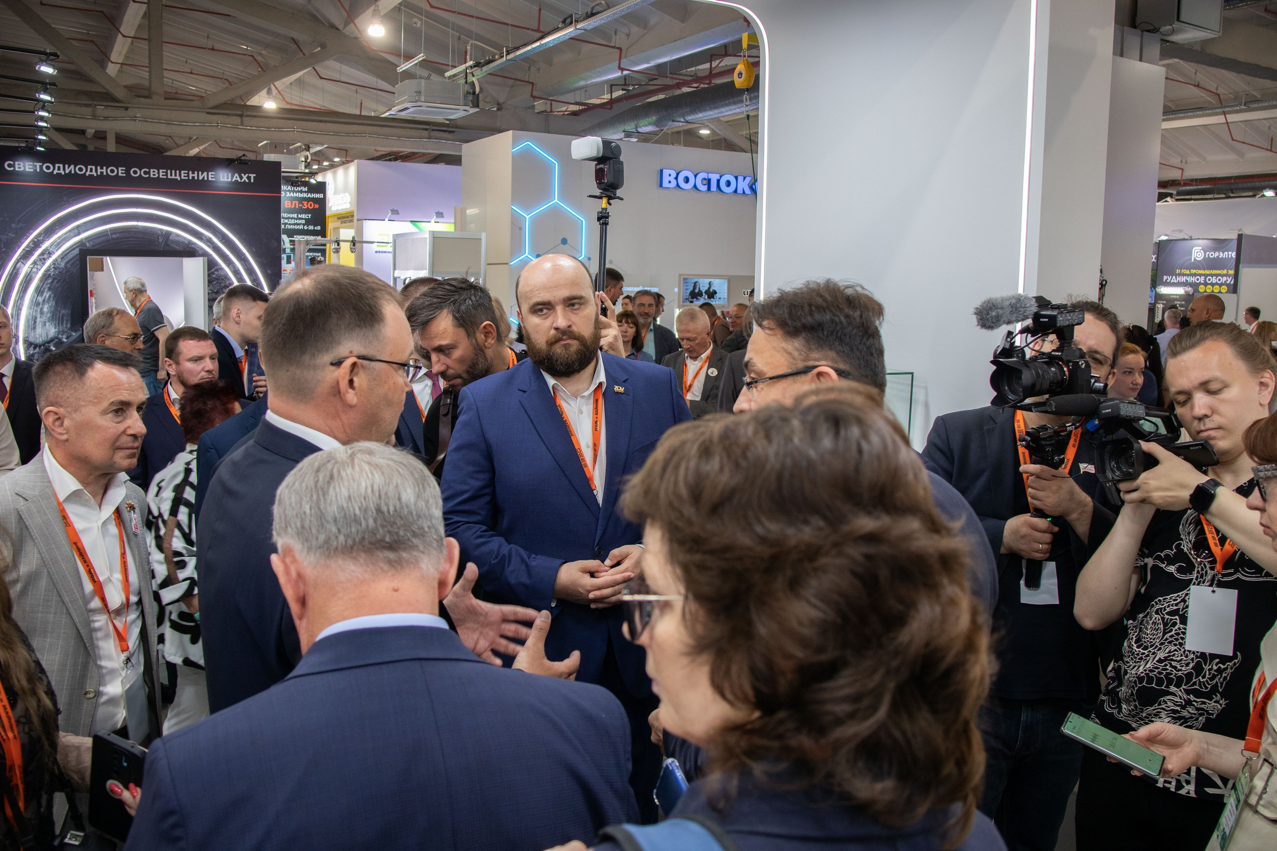 Фотосъёмка промышленных выставок и отраслевых мероприятий | ПромКадр. Промышленная и предметная фотосъёмка продукции, оборудования и производств в Санкт-Петербурге