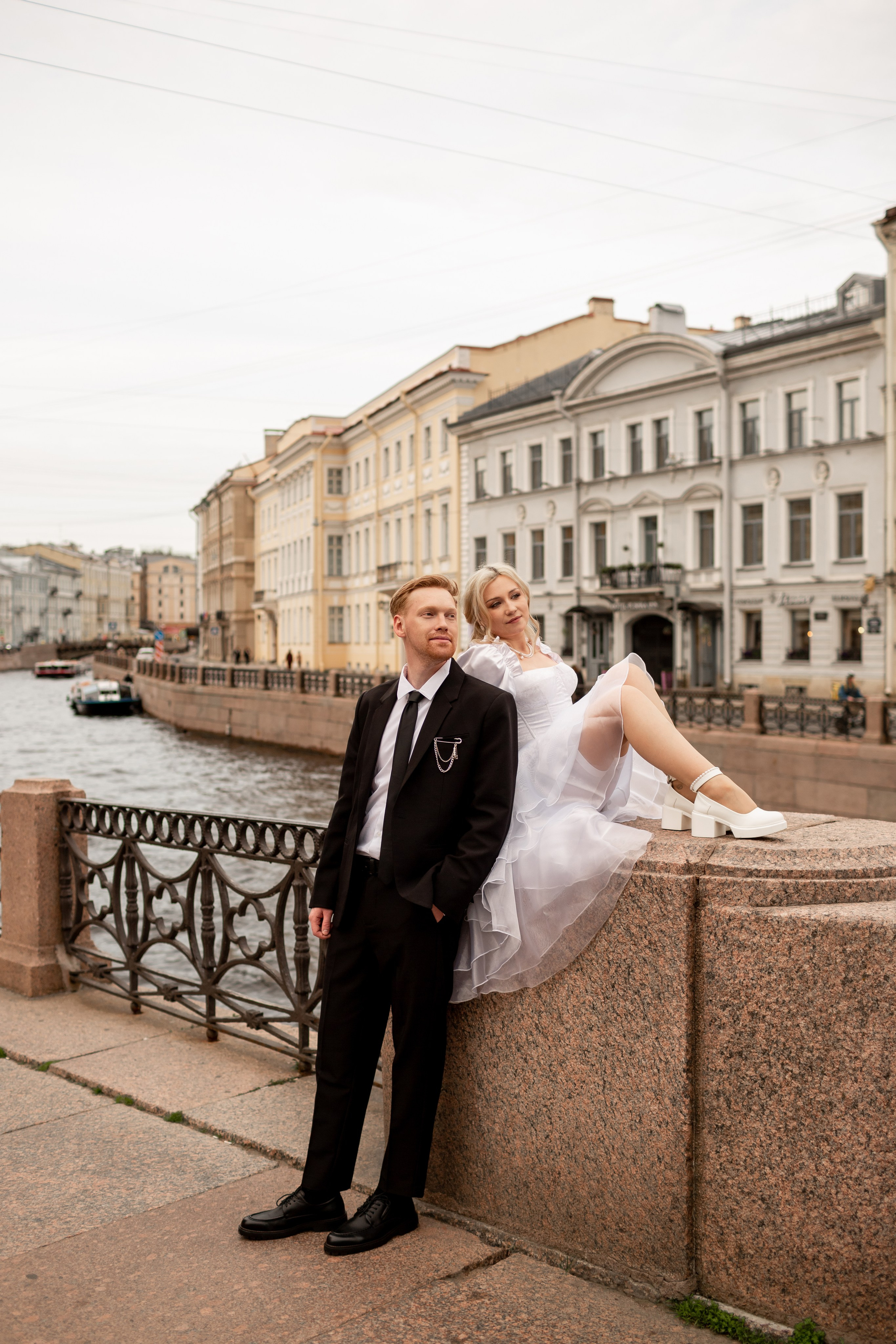 Свадебная фотопрогулка по улицам Петербурга. Свадебный фотограф Кирилл Белый