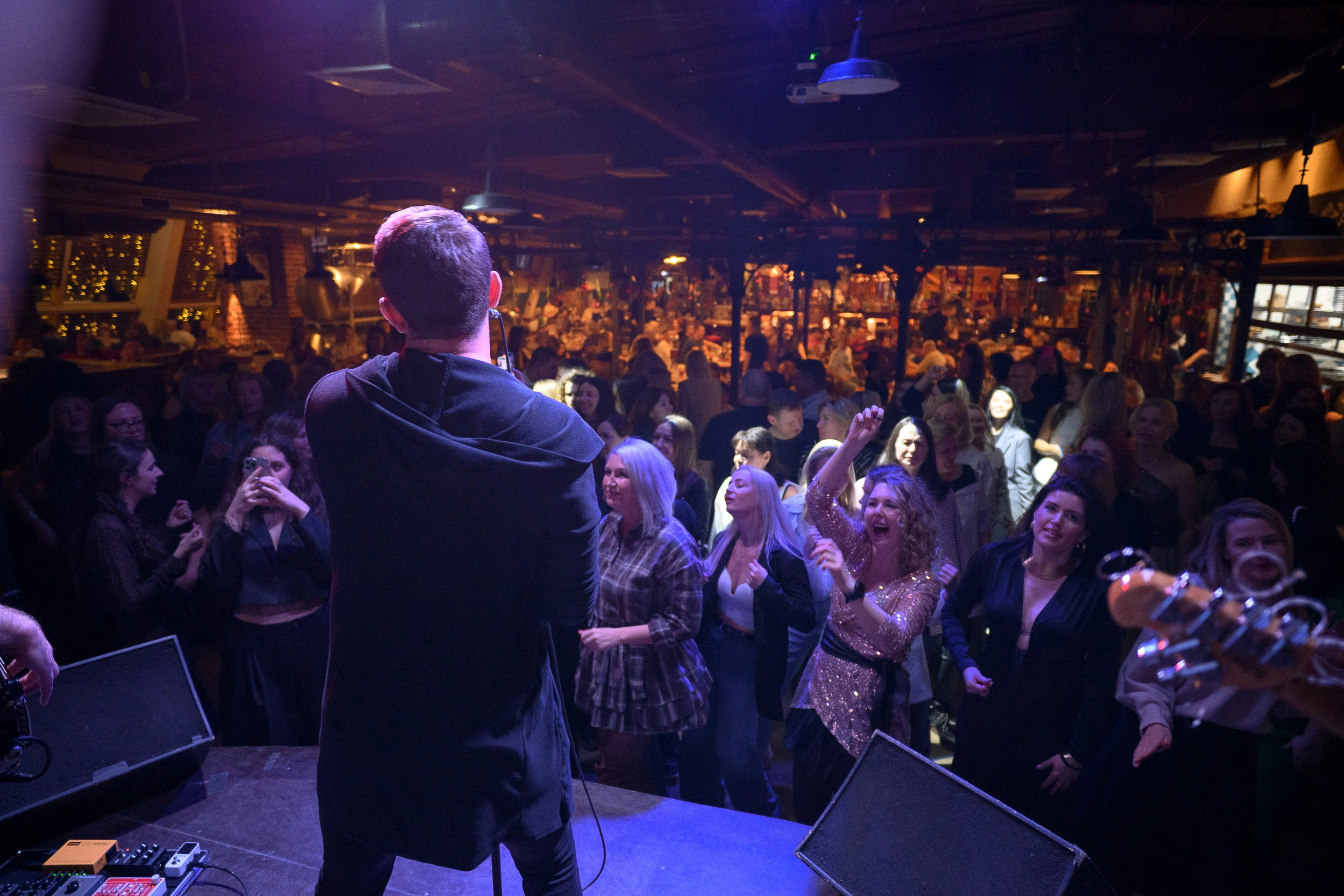 8Марта_МаксБрой. Фотограф Александр Данилов