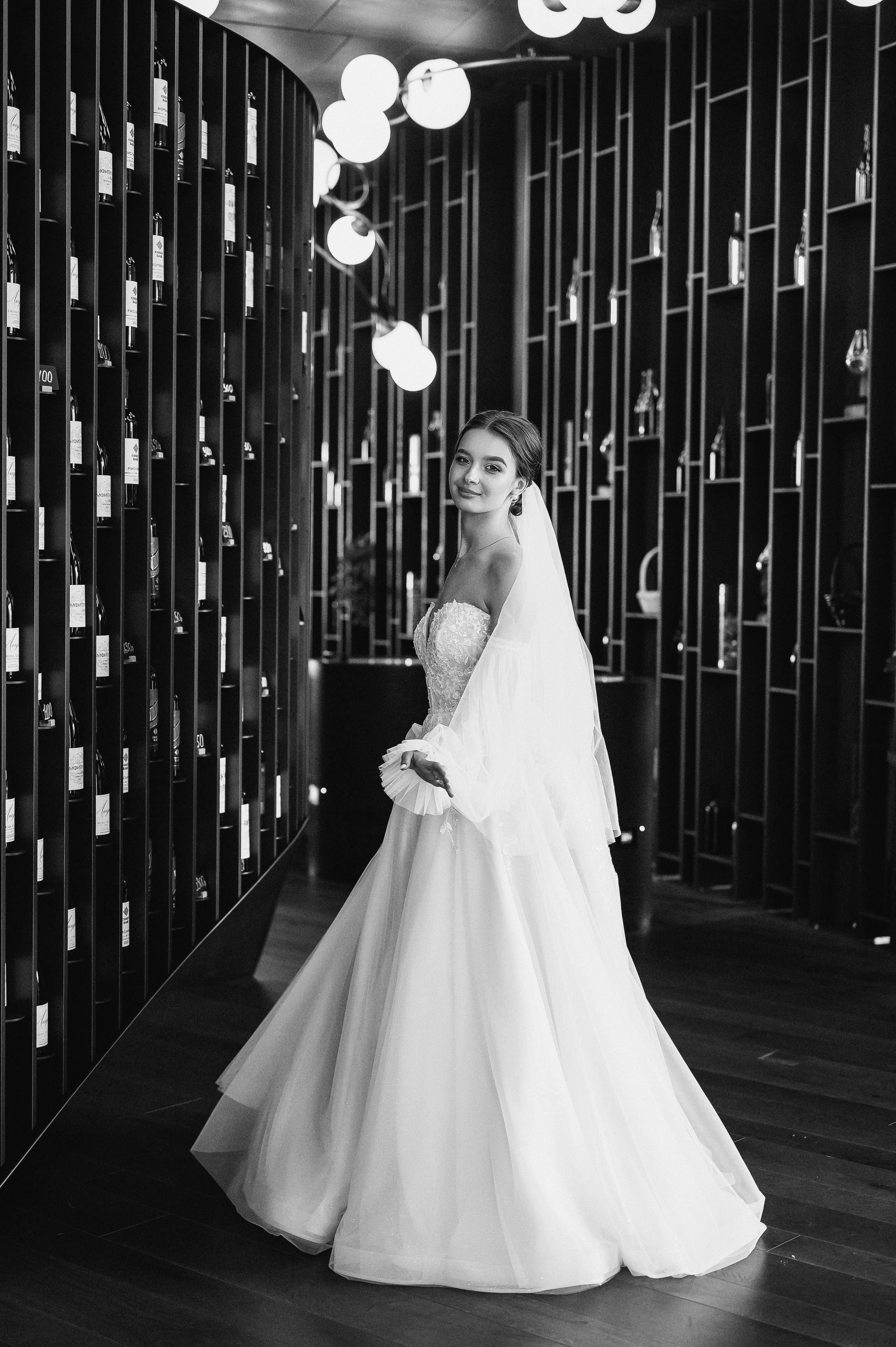 Свадебное утро и прогулка красивой яркой пары. Свадебный и семейный фотограф в Симферополе Дарья Маркова