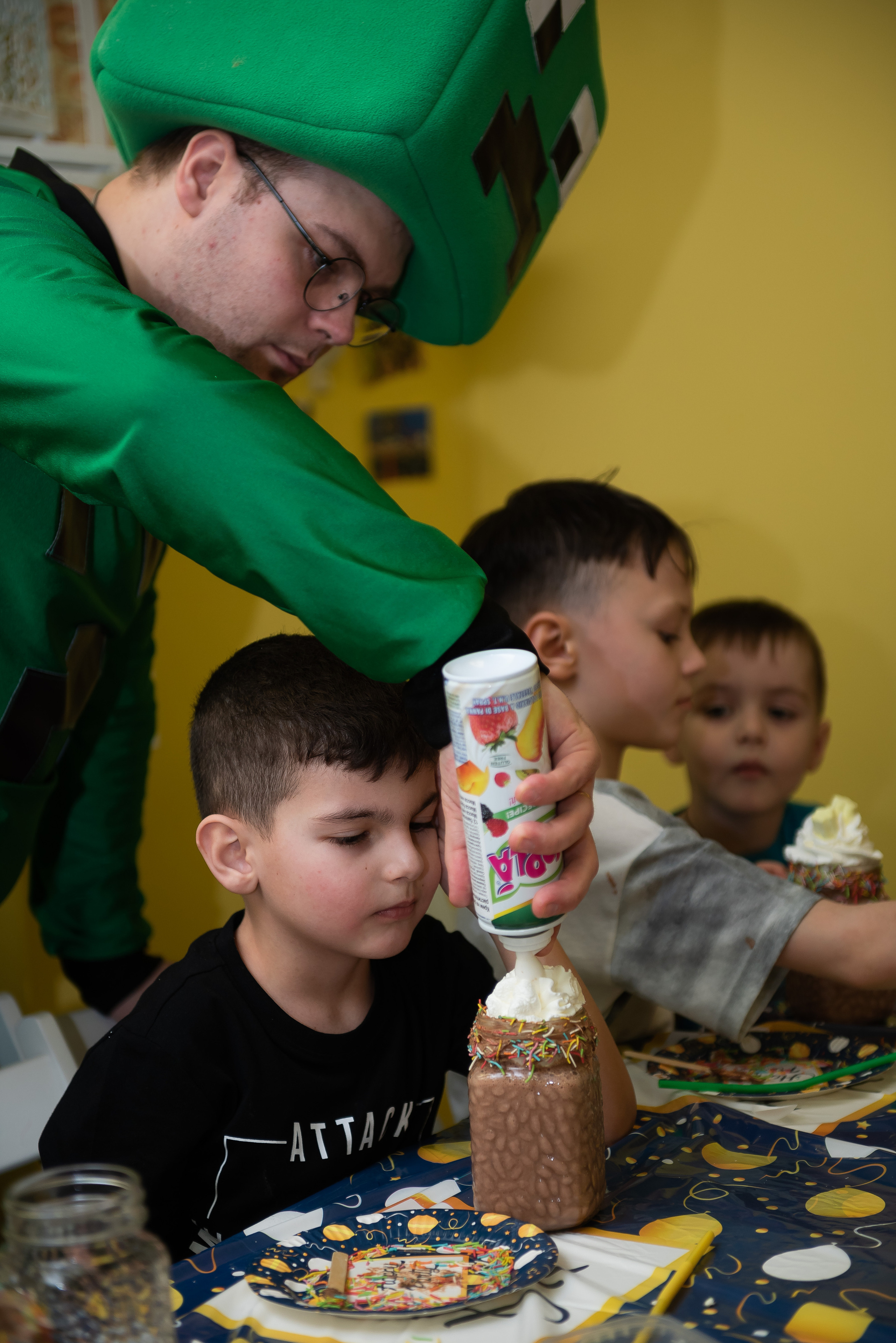 ДР Лёши в игровом центре. Репортажный фотограф в Москве Alena Sfotkaet