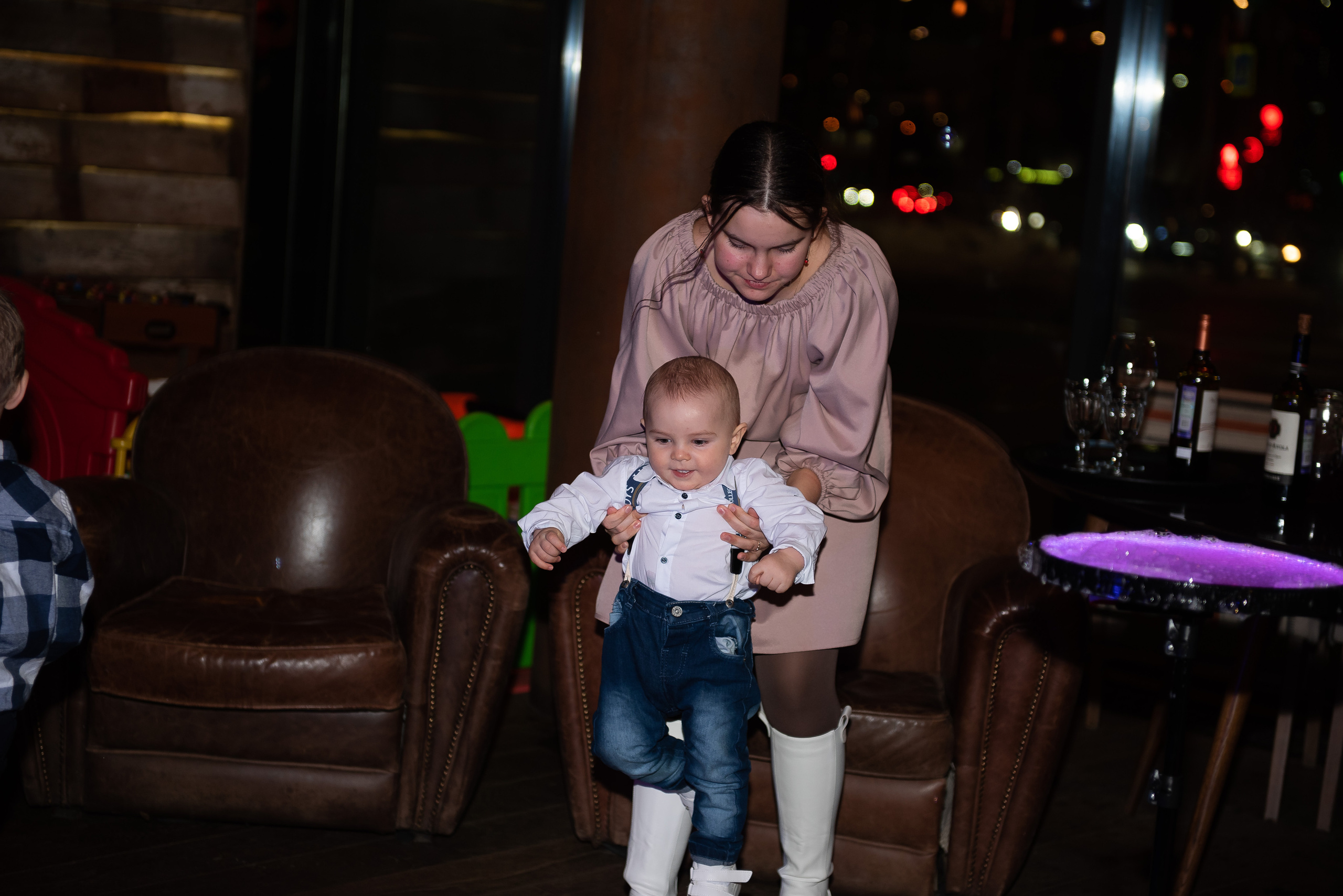 ДР Артёмки в ресторане. Репортажный фотограф в Москве Alena Sfotkaet