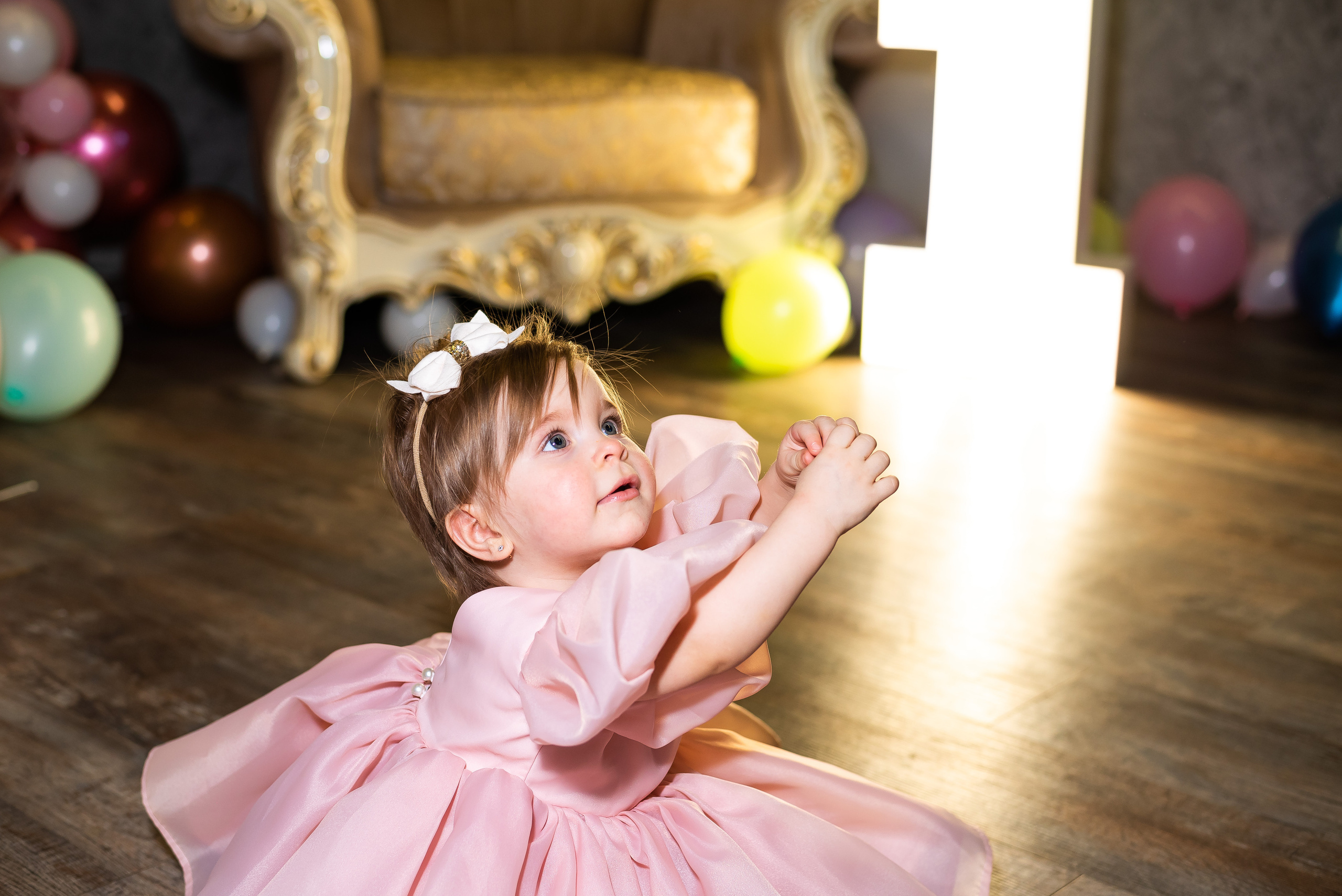 ДР Агаты в лофте. Репортажный фотограф в Москве Alena Sfotkaet