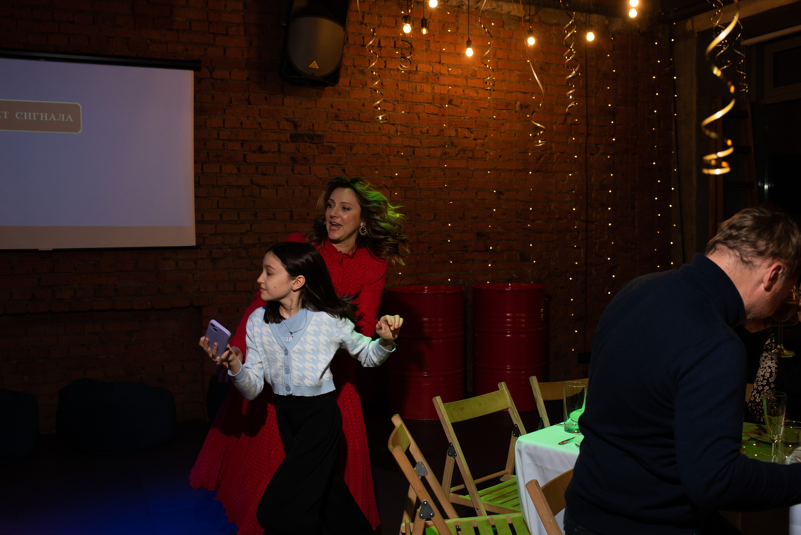 ДР Полины в лофте. Репортажный фотограф в Москве Alena Sfotkaet