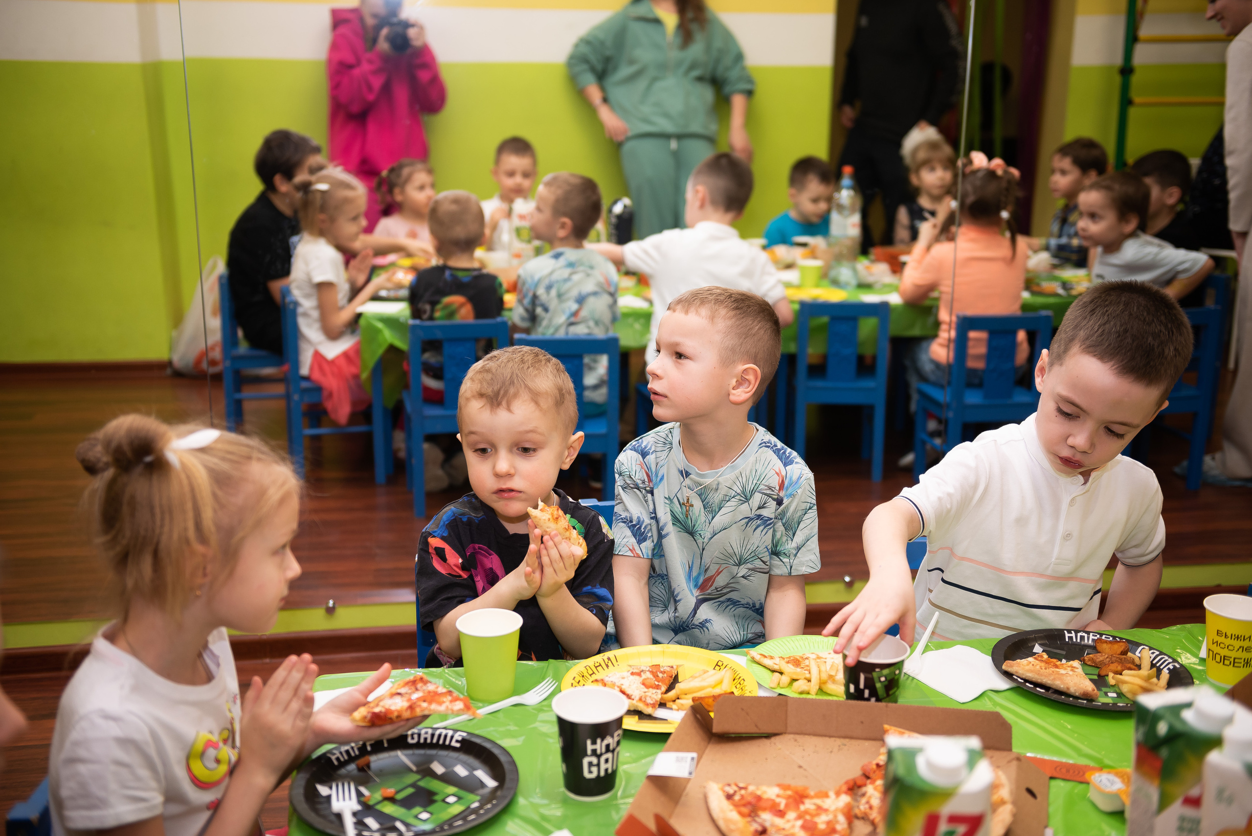 ДР Лёши в игровом центре. Репортажный фотограф в Москве Alena Sfotkaet