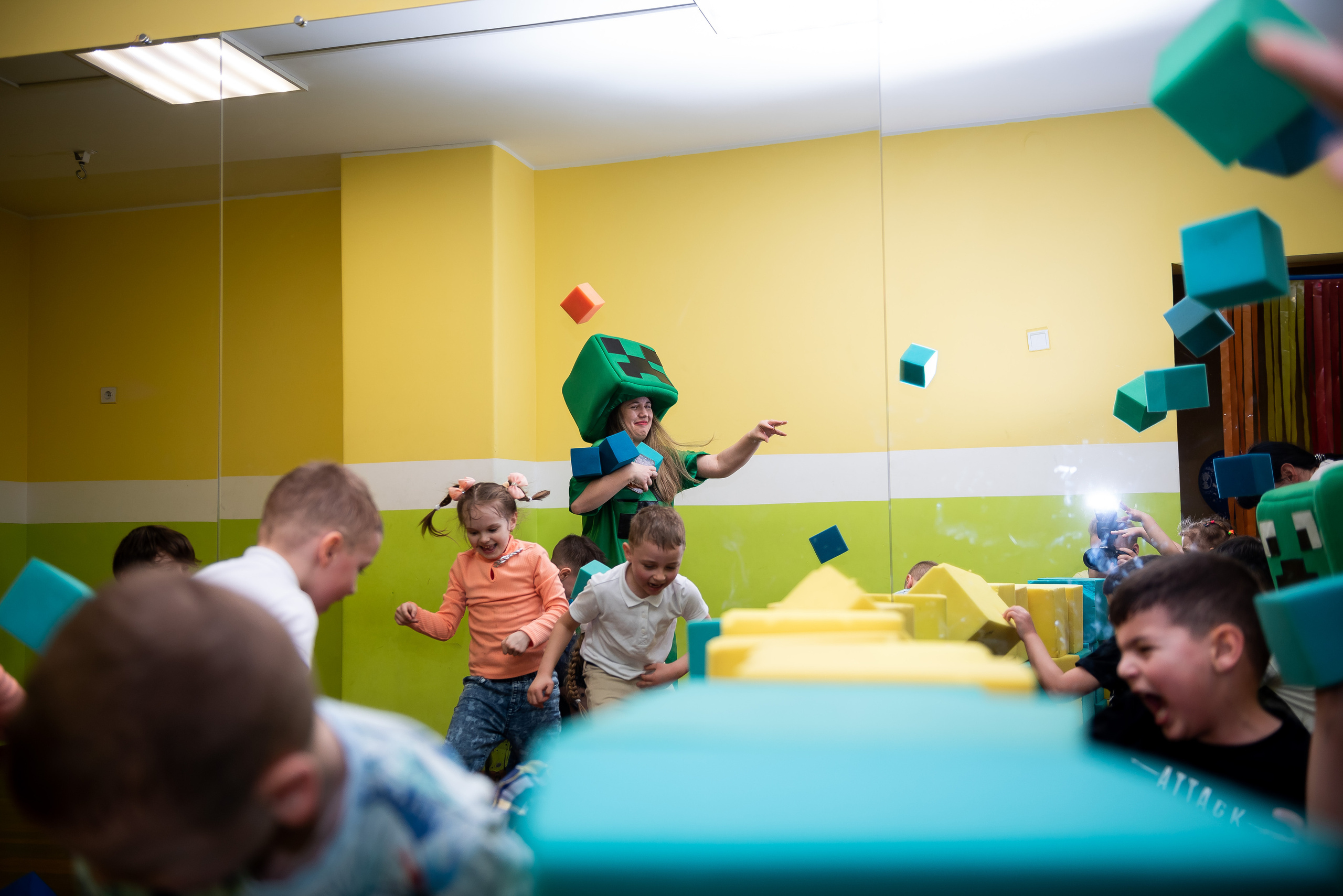 ДР Лёши в игровом центре. Репортажный фотограф в Москве Alena Sfotkaet