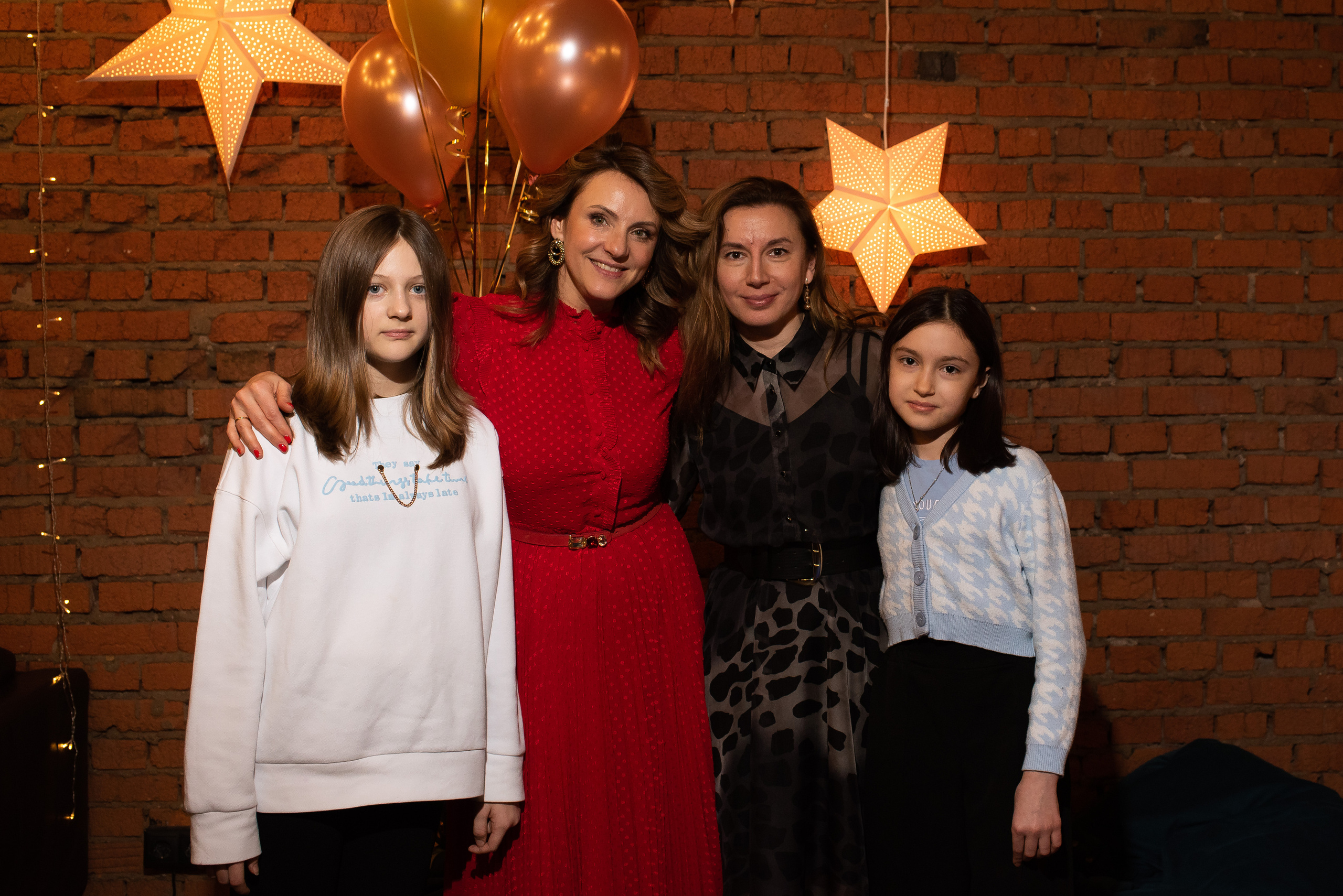 ДР Полины в лофте. Репортажный фотограф в Москве Alena Sfotkaet