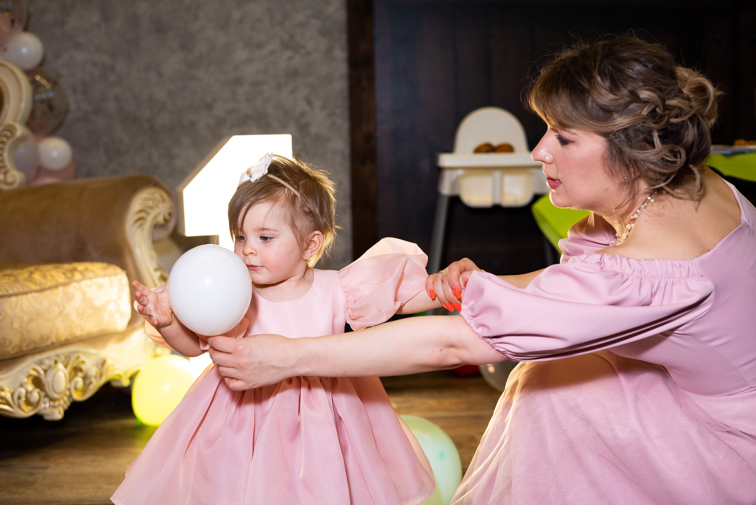 ДР Агаты в лофте. Репортажный фотограф в Москве Alena Sfotkaet